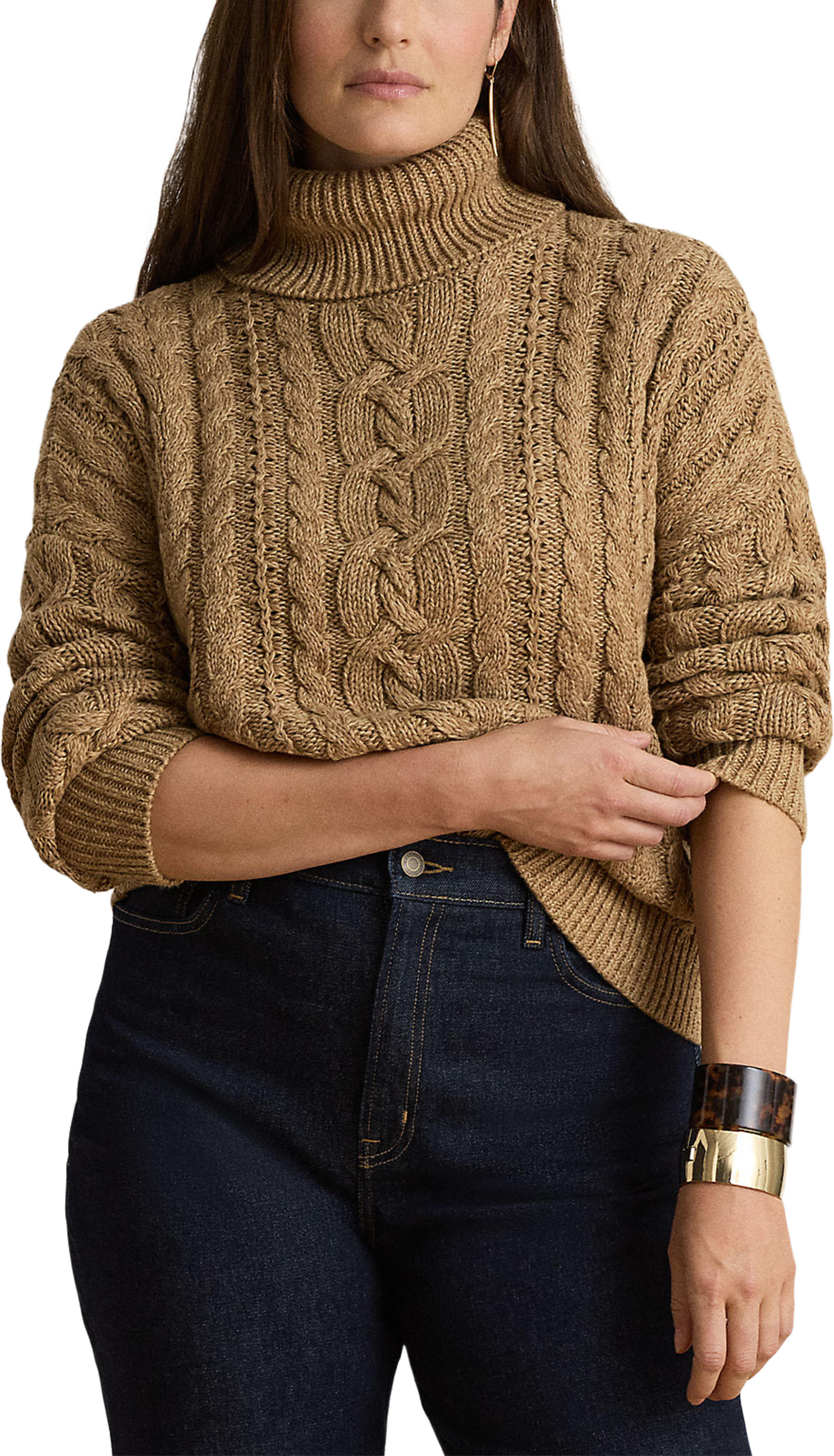 Marled Cable-Knit Turtleneck Sweater, från Lauren Ralph Lauren, i färgen Camel Marl. Klicka för att öppna bilden i stort format