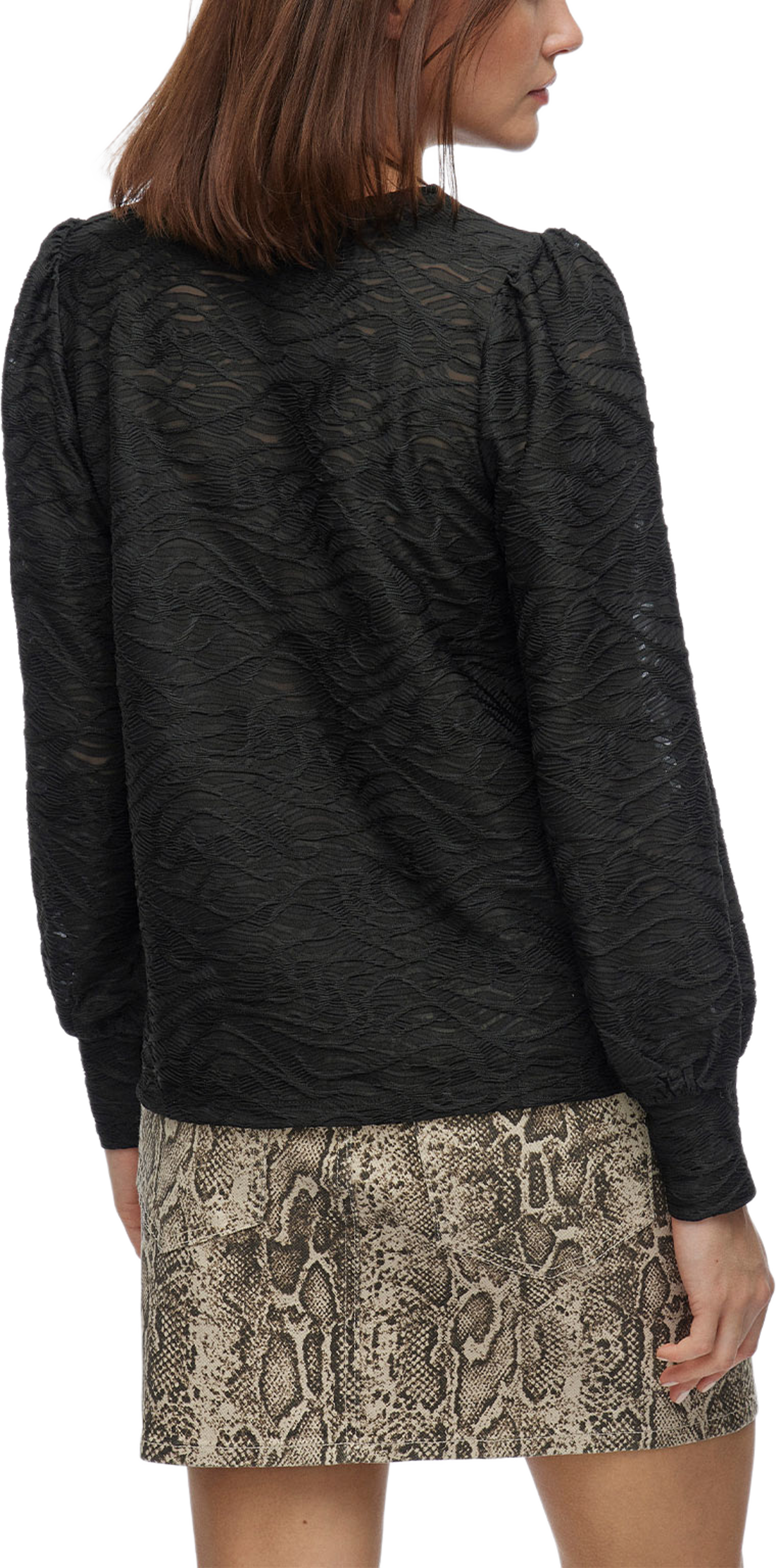 Vifina O-Neck Top, från Vila, i färgen Black. Klicka för att öppna bilden i stort format
