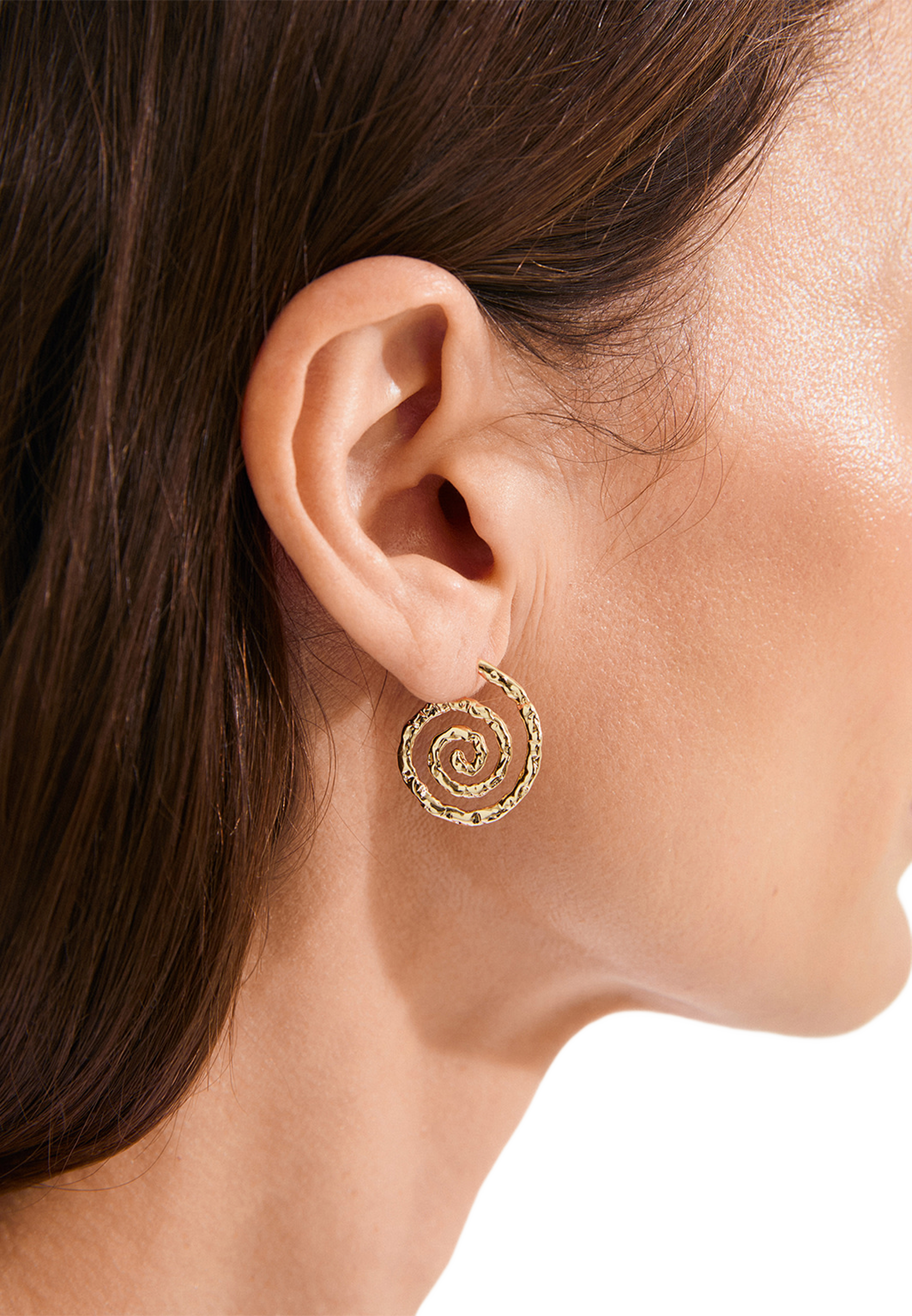 STILL earrings gold-plated, från Pilgrim, i färgen Gold Plated. Klicka för att öppna bilden i stort format