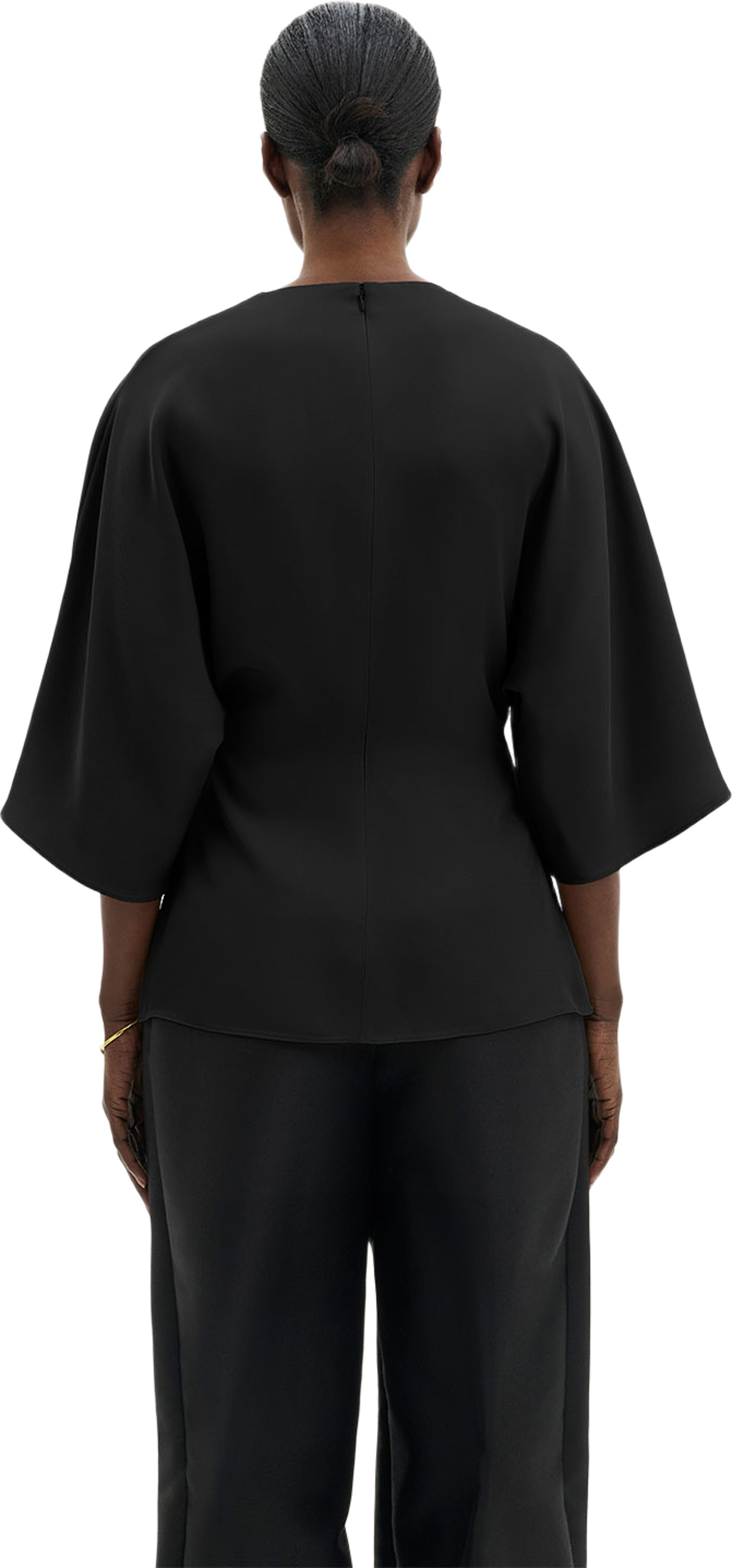 Zilla Brooch Detailed Blouse, från Malina, i färgen Black. Klicka för att öppna bilden i stort format