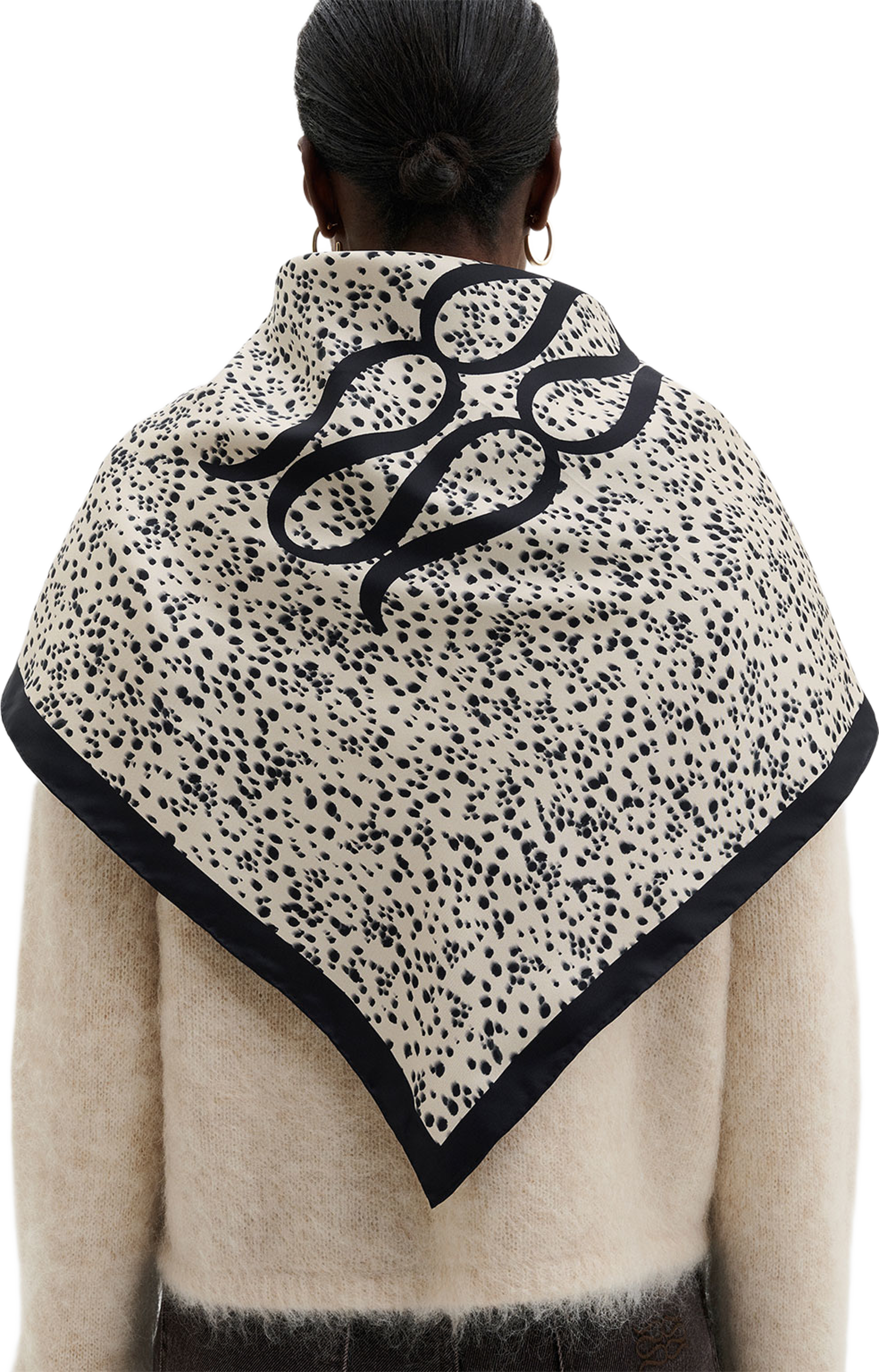 Silk Twill Scarf 65x65, från Malina, i färgen Shaded Dot. Klicka för att öppna bilden i stort format