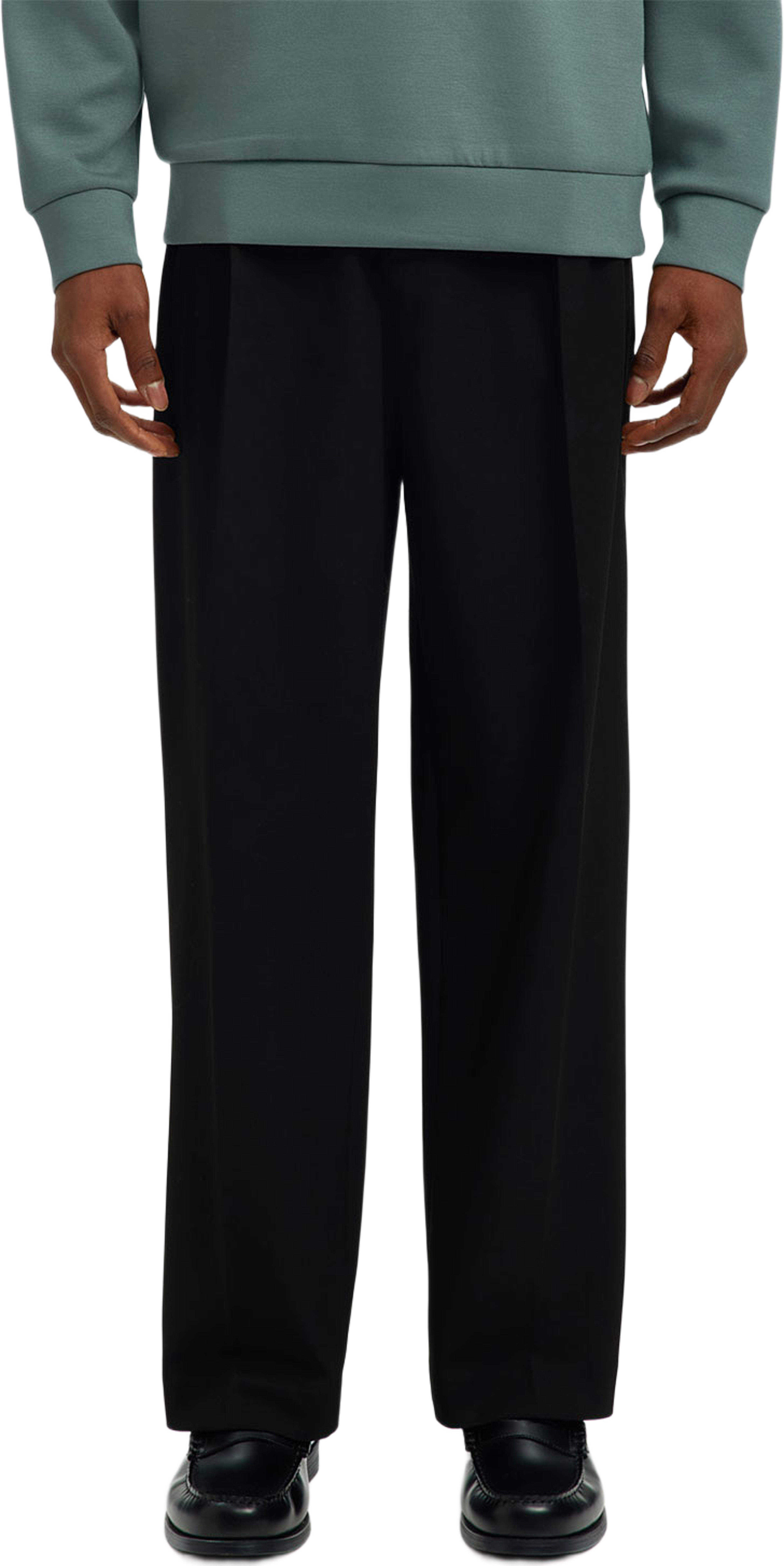 220-Loose Finn Flex Pants, från Selected, i färgen Black. Klicka för att öppna bilden i stort format