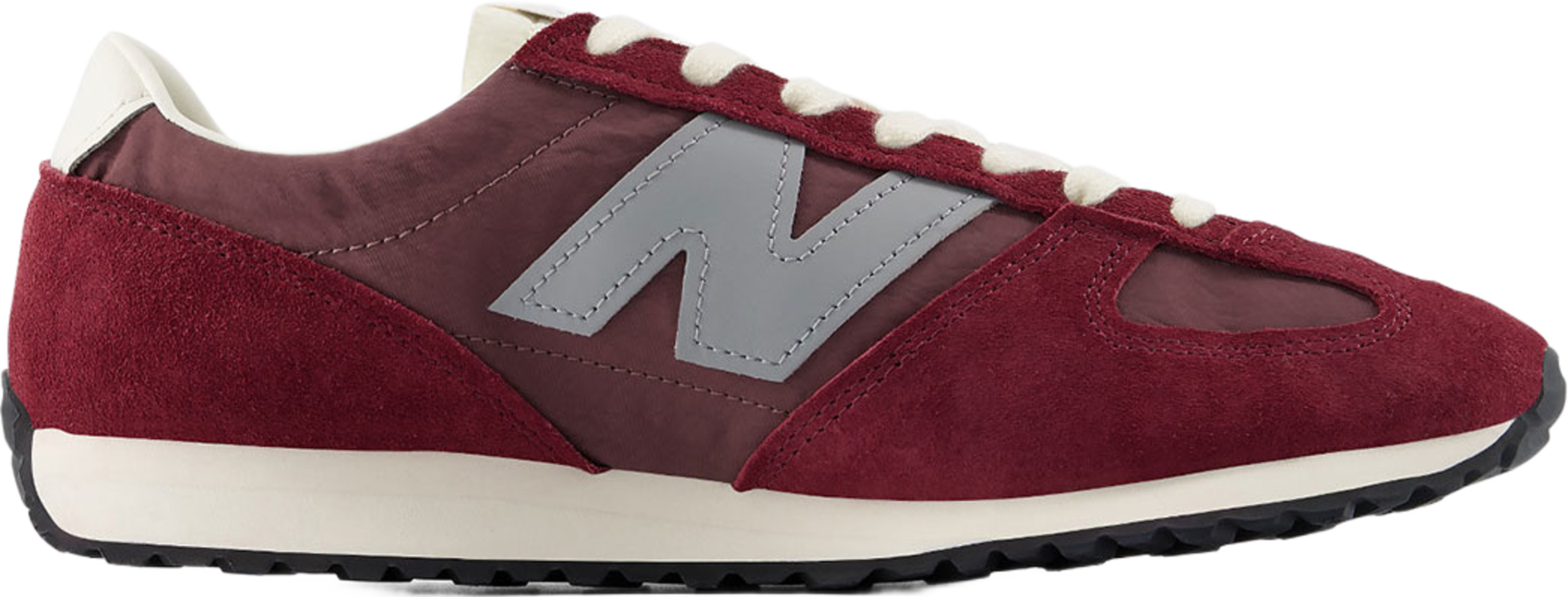 New Balance 471, från New Balance, i färgen Mulled Wine. Klicka för att öppna bilden i stort format