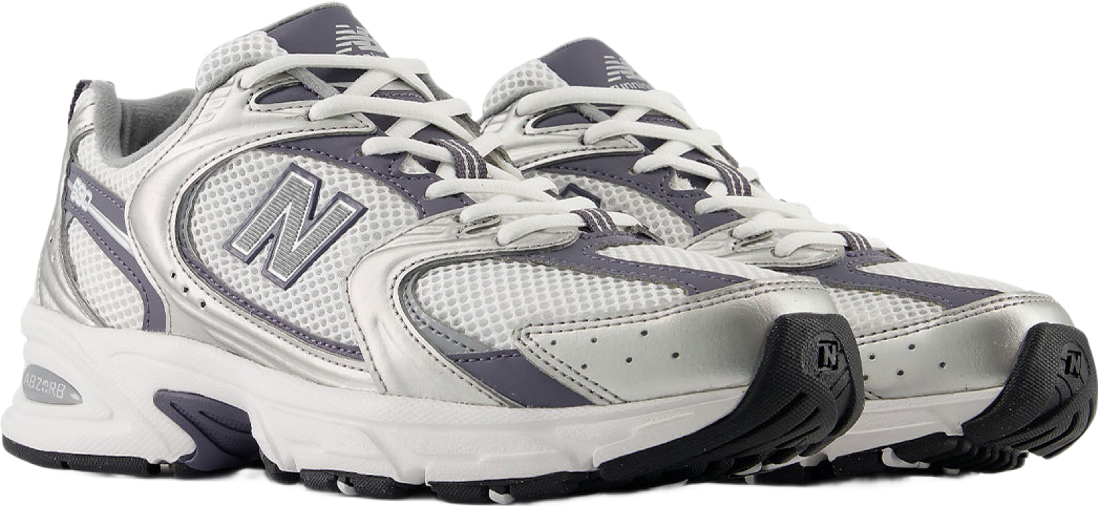 New Balance 530, från New Balance, i färgen Silver Metallic. Klicka för att öppna bilden i stort format