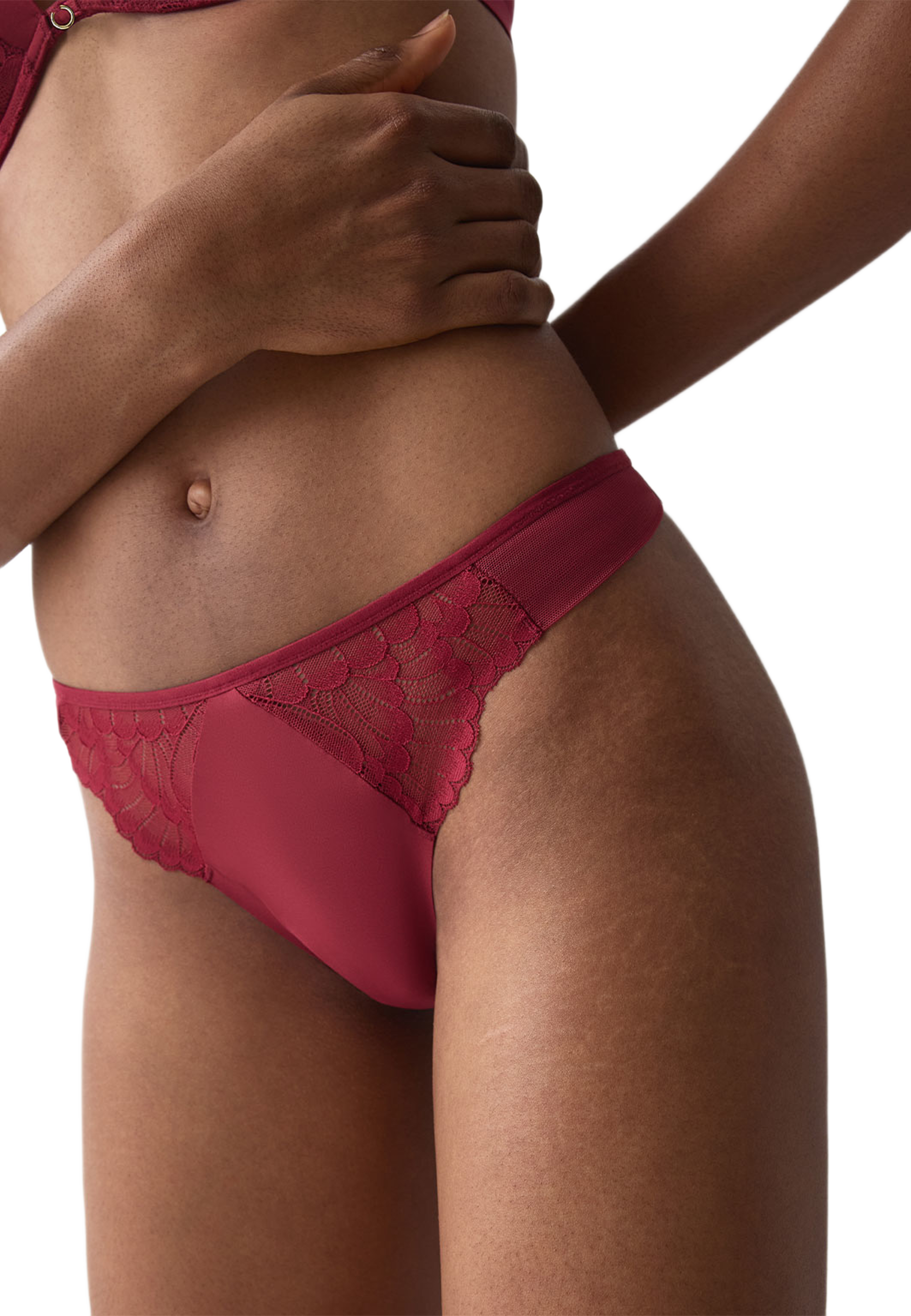 Love in Lace String, från Triumph, i färgen Red Musk. Klicka för att öppna bilden i stort format