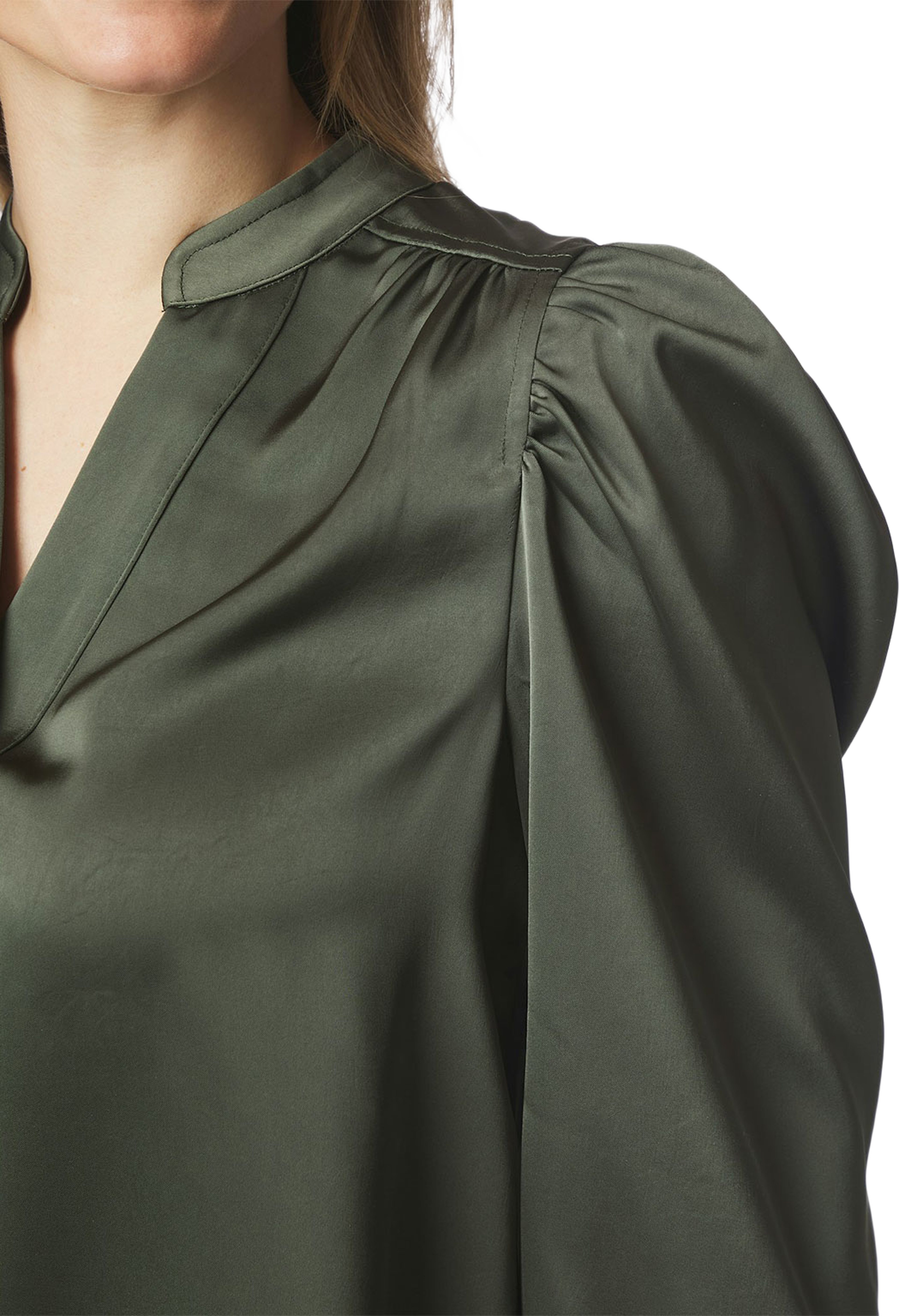 Rosslyn Heavy Sateen Blouse, från Neo Noir, i färgen Deep Green. Klicka för att öppna bilden i stort format