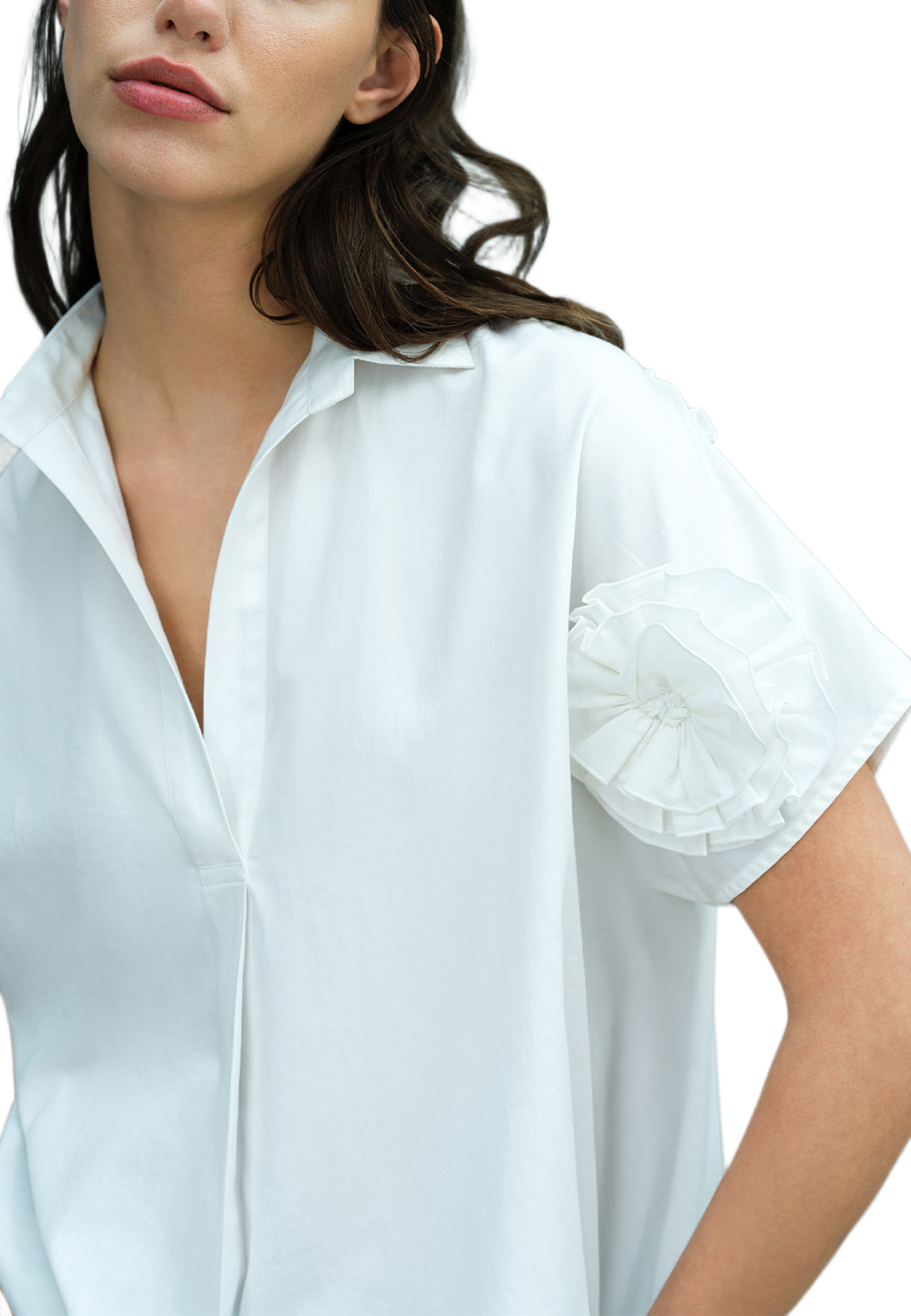Sindey Cotton 3D Floral Short Sleeve Popover Shirt, från French Connection, i färgen Winter White. Klicka för att öppna bilden i stort format