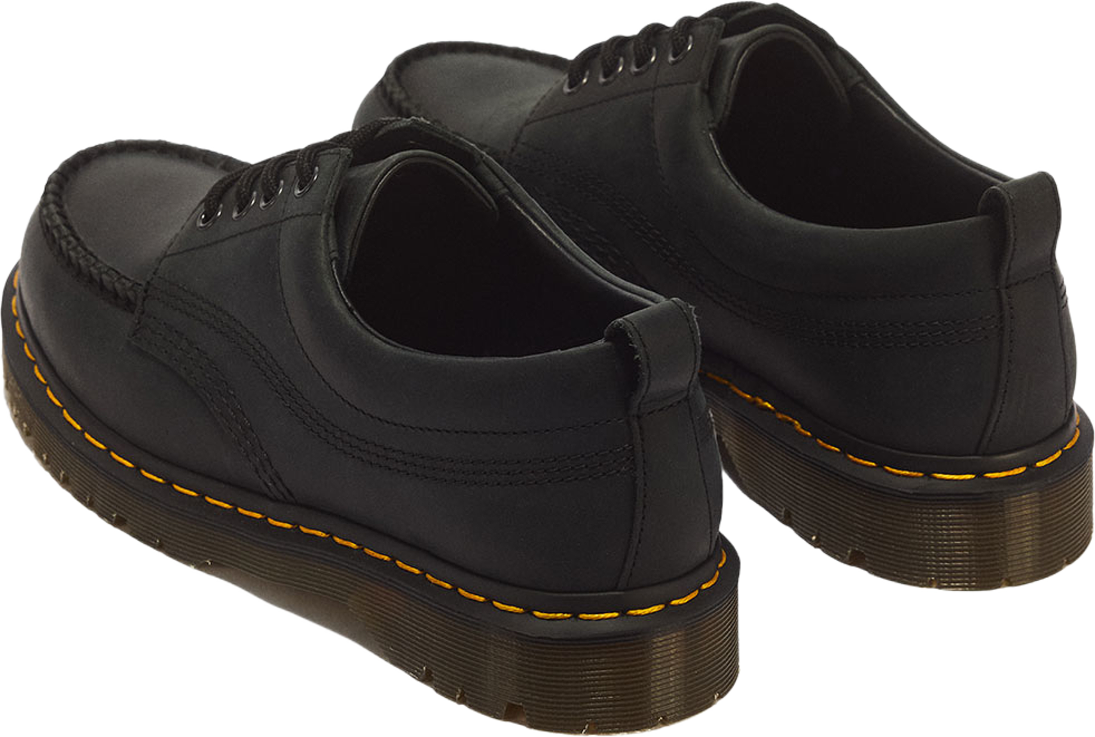 Lowell Crazy Horse-läder med Moc Toe, från Dr. Martens, i färgen Black. Klicka för att öppna bilden i stort format