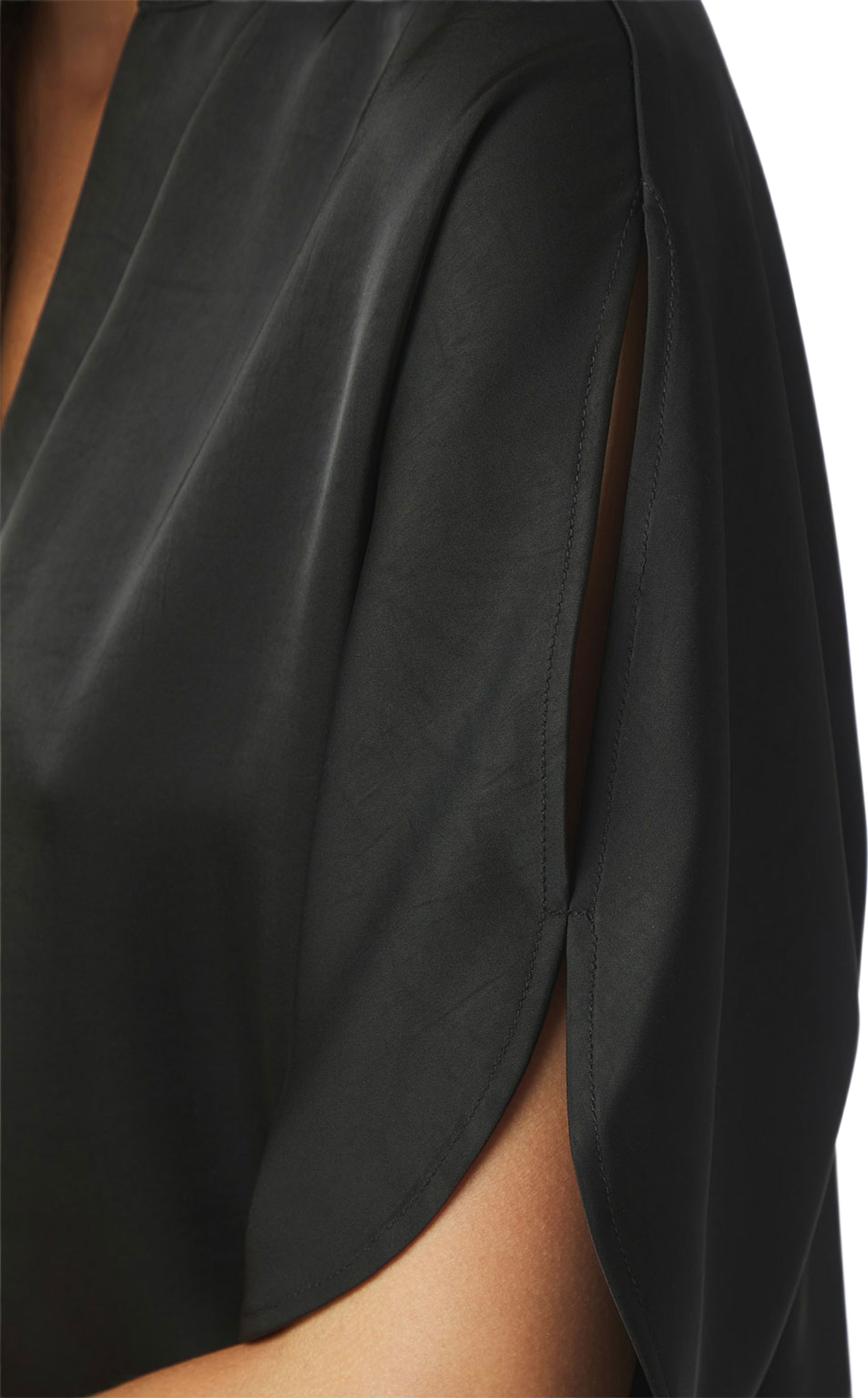 Anelle Heavy Sateen Blouse, från Neo Noir, i färgen Black Levering. Klicka för att öppna bilden i stort format