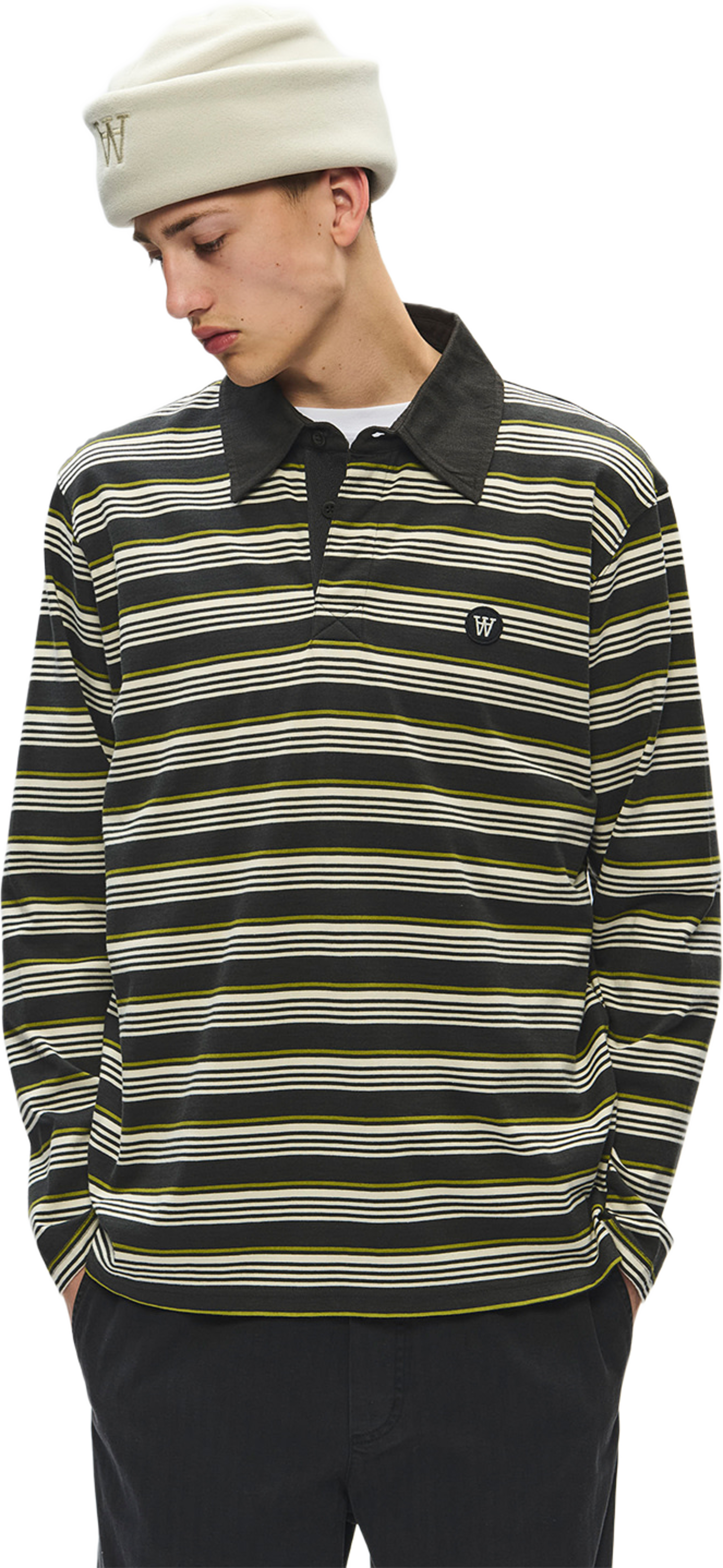 Landon X polo, från Wood Wood, i färgen Pirate Black Stripe. Klicka för att öppna bilden i stort format