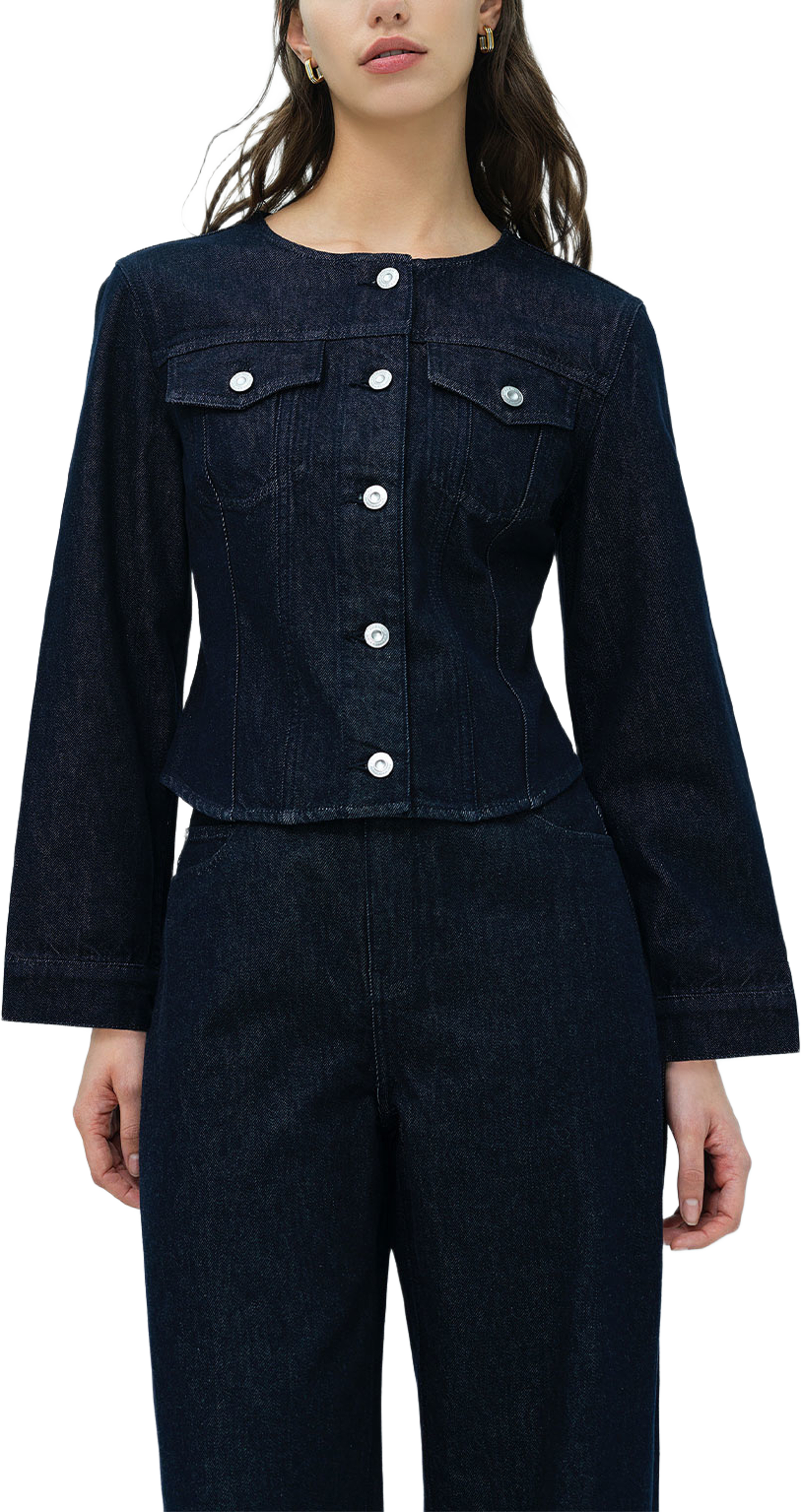 Collarless Fitted Dark Wash Denim Jacket, från French Connection, i färgen Raw Indigo. Klicka för att öppna bilden i stort format