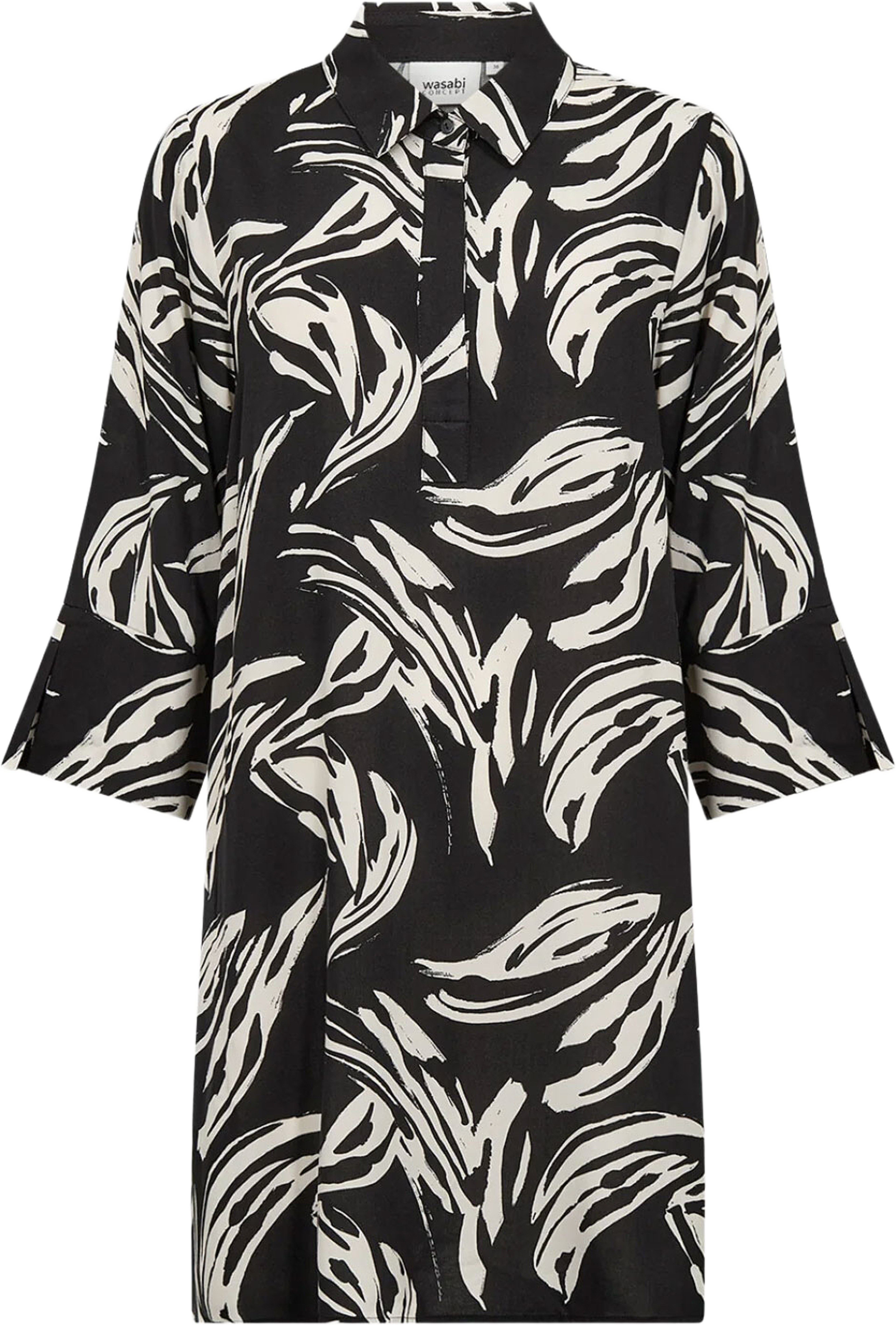 WA-JULIETTE AOP 3 BLOUSE, från Wasabi Concept, i färgen Black Combi. Klicka för att öppna bilden i stort format