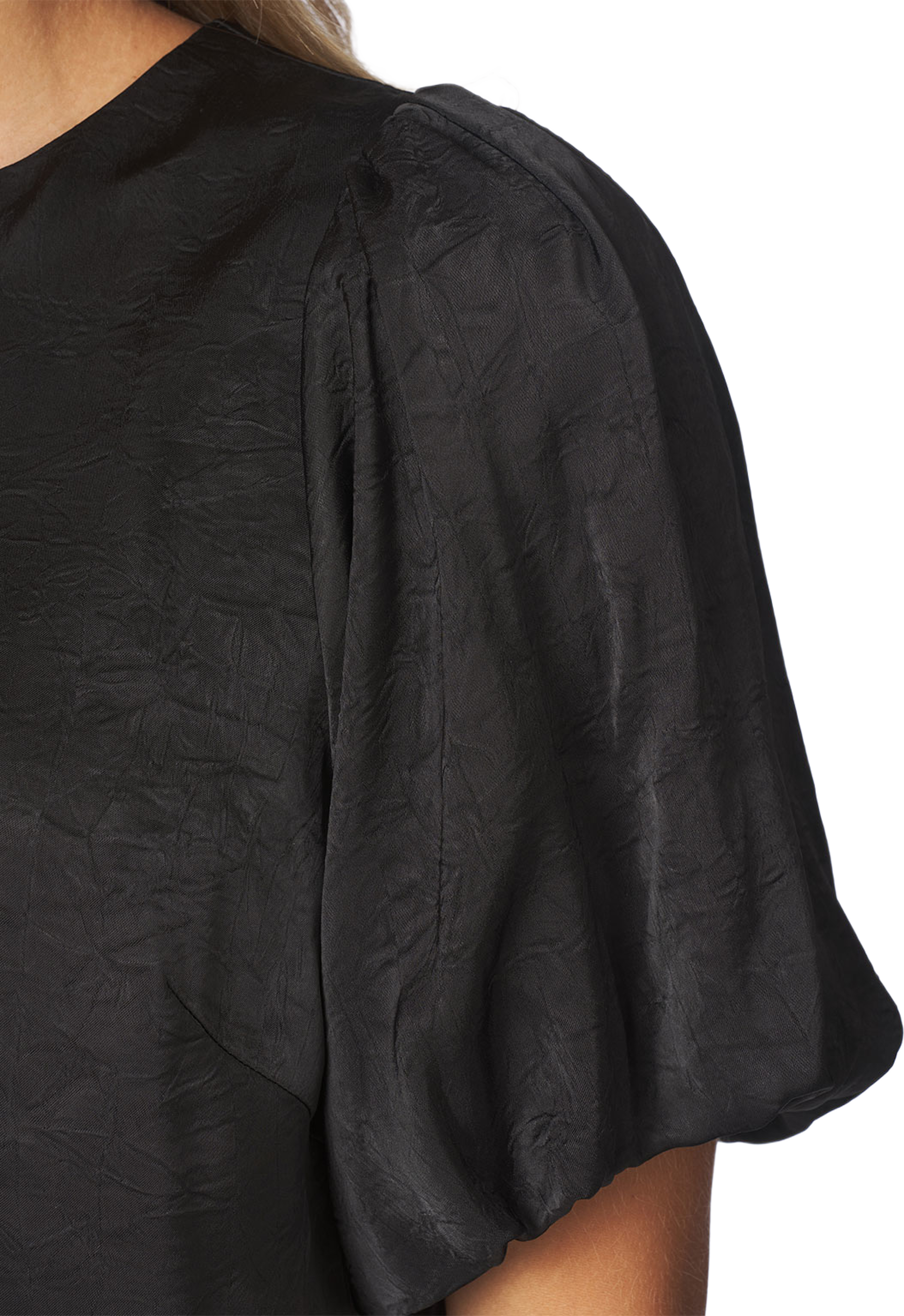 Monic Structure Satin Blouse, från Neo Noir, i färgen Black. Klicka för att öppna bilden i stort format