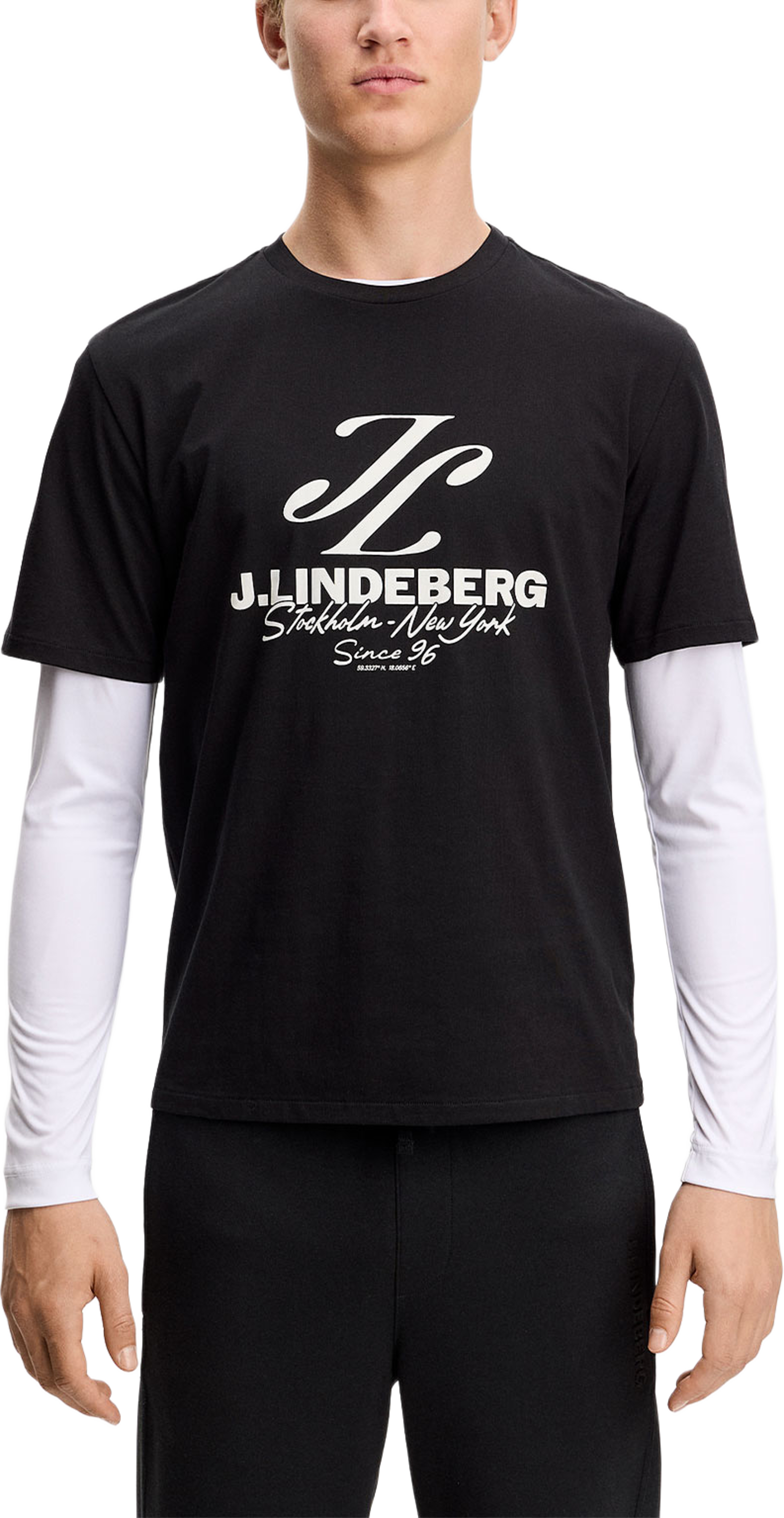 Alpha Graphic T-shirt, från J.Lindeberg, i färgen Black. Klicka för att öppna bilden i stort format