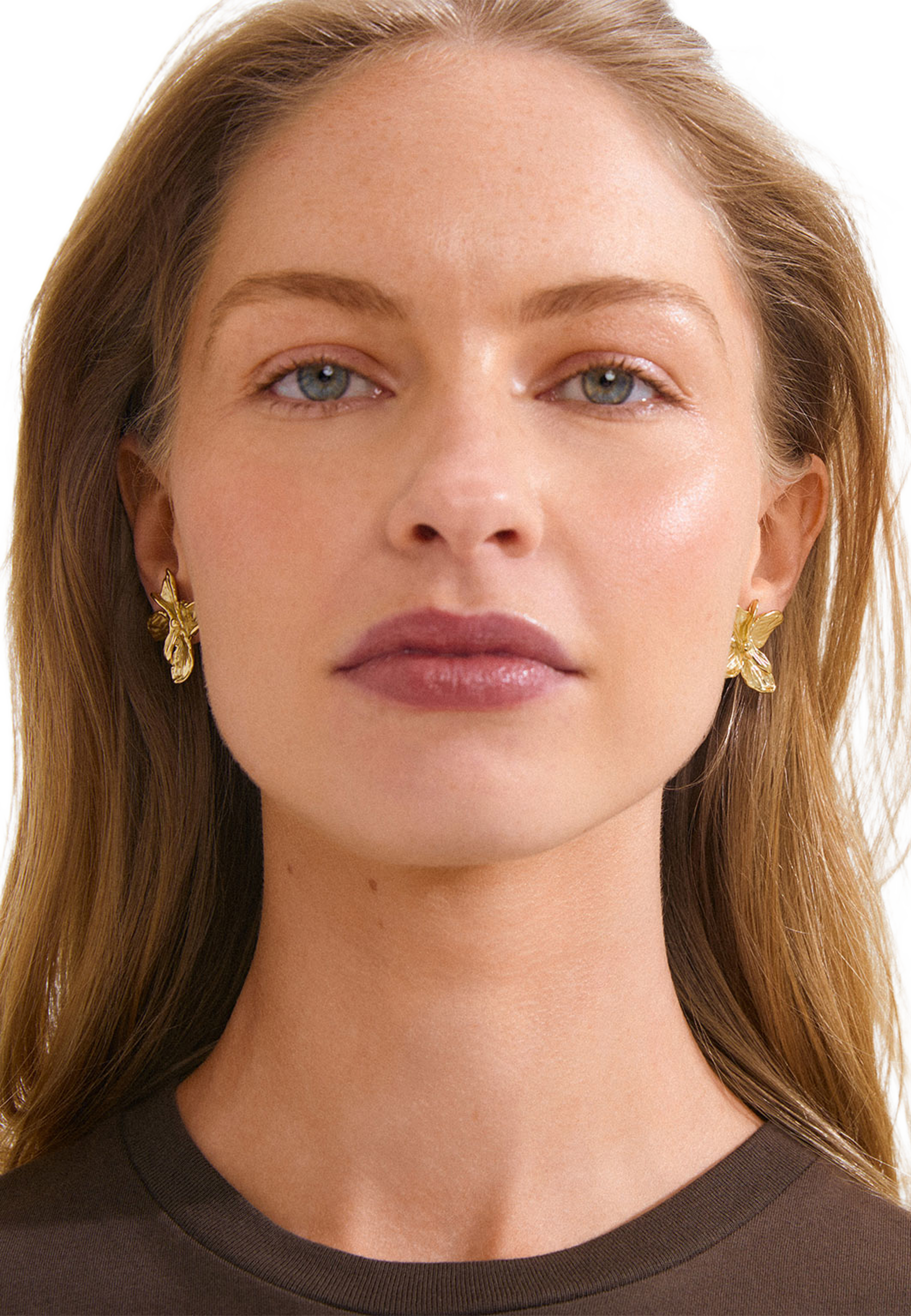 TRACE flower earrings gold-plated, från Pilgrim, i färgen Gold Plated. Klicka för att öppna bilden i stort format