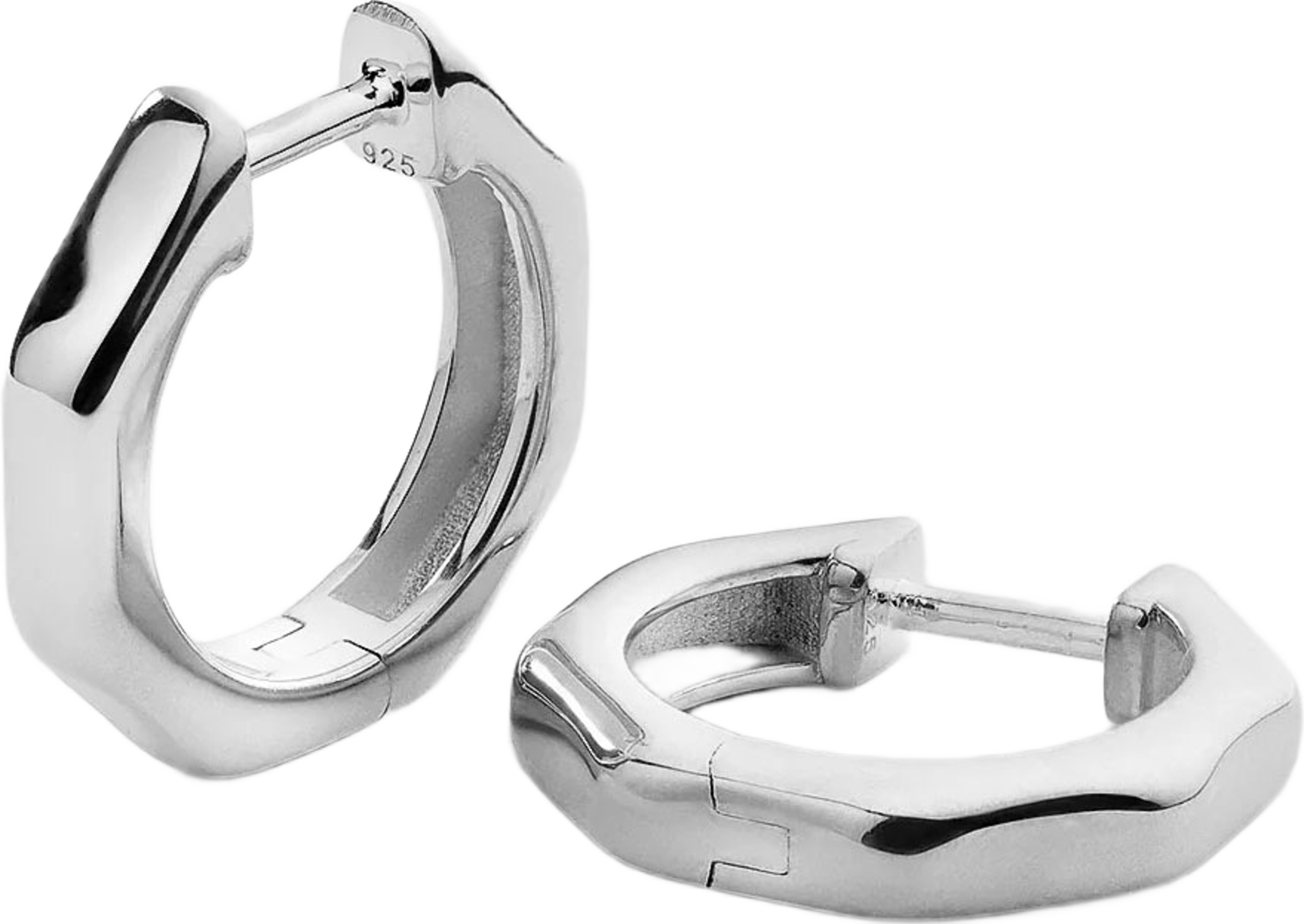 Cavelle Structured Hoops Earrings, från Syster P, i färgen Silver. Klicka för att öppna bilden i stort format