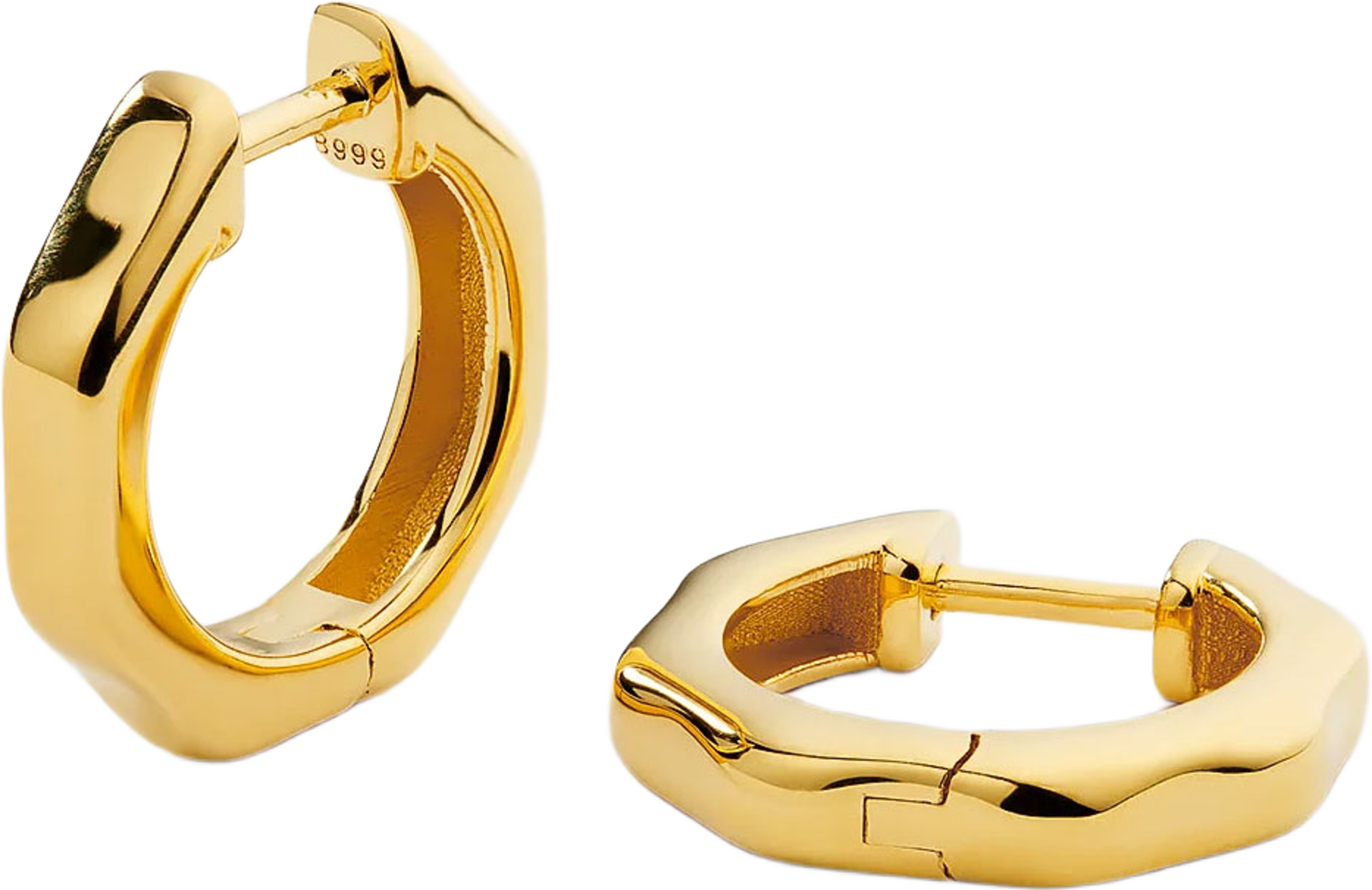 Cavelle Structured Hoops Earrings, från Syster P, i färgen Gold. Klicka för att öppna bilden i stort format