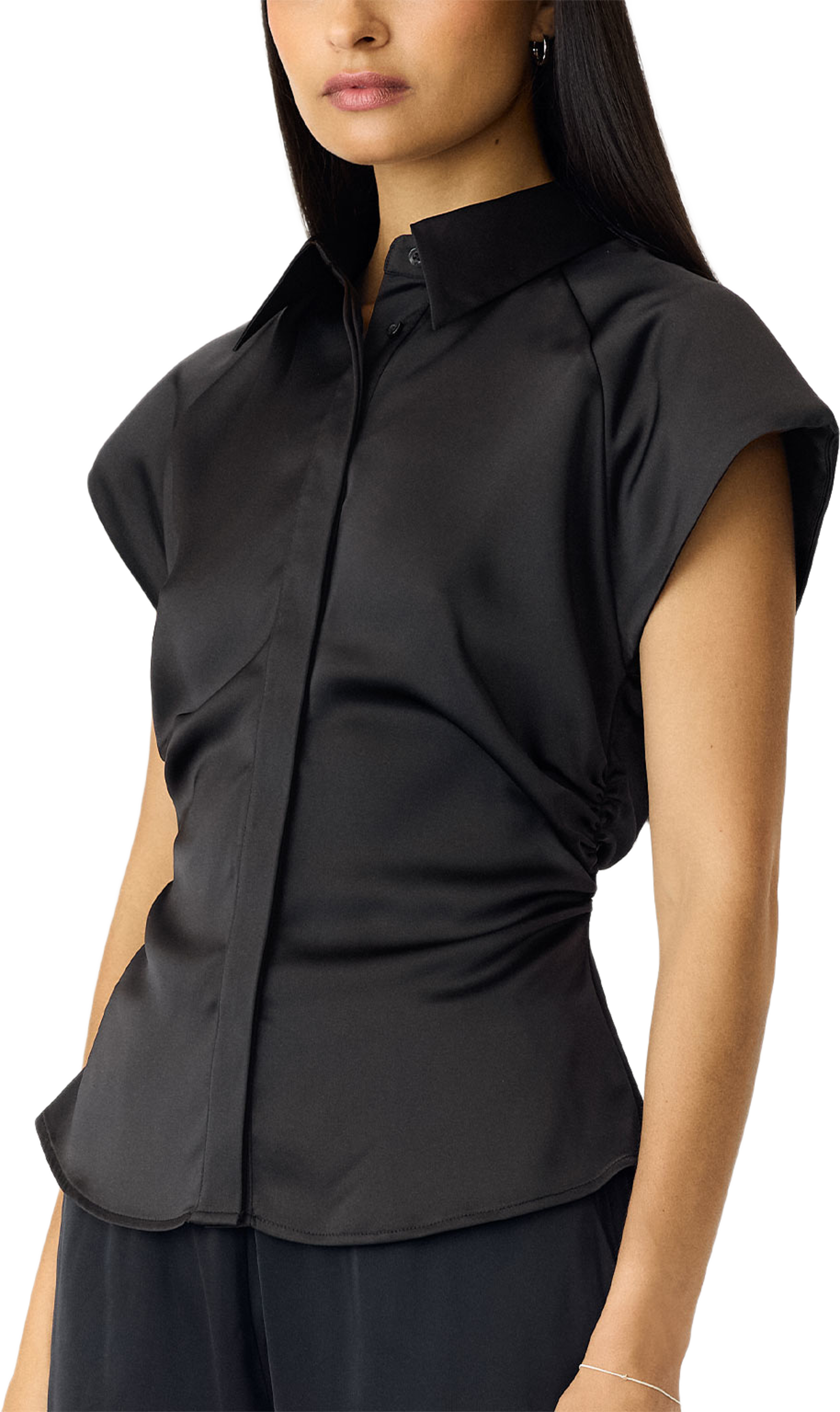Yaspella Shirt, från YAS, i färgen Black. Klicka för att öppna bilden i stort format