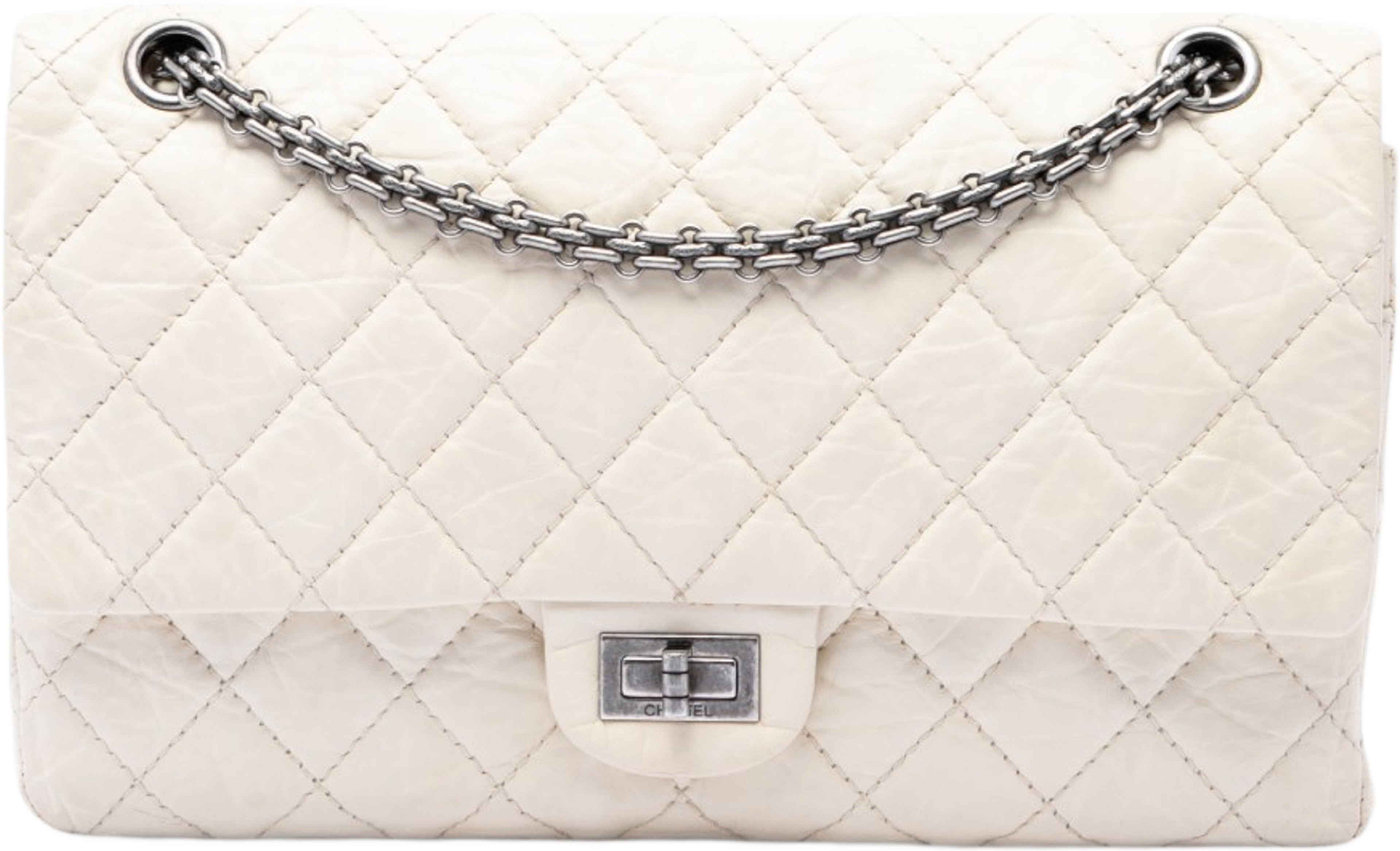 Chanel Quilted Aged Calfskin Reissue 2.55 Double Flap 226, från Luxclusif, i färgen vit. Klicka för att öppna bilden i stort format