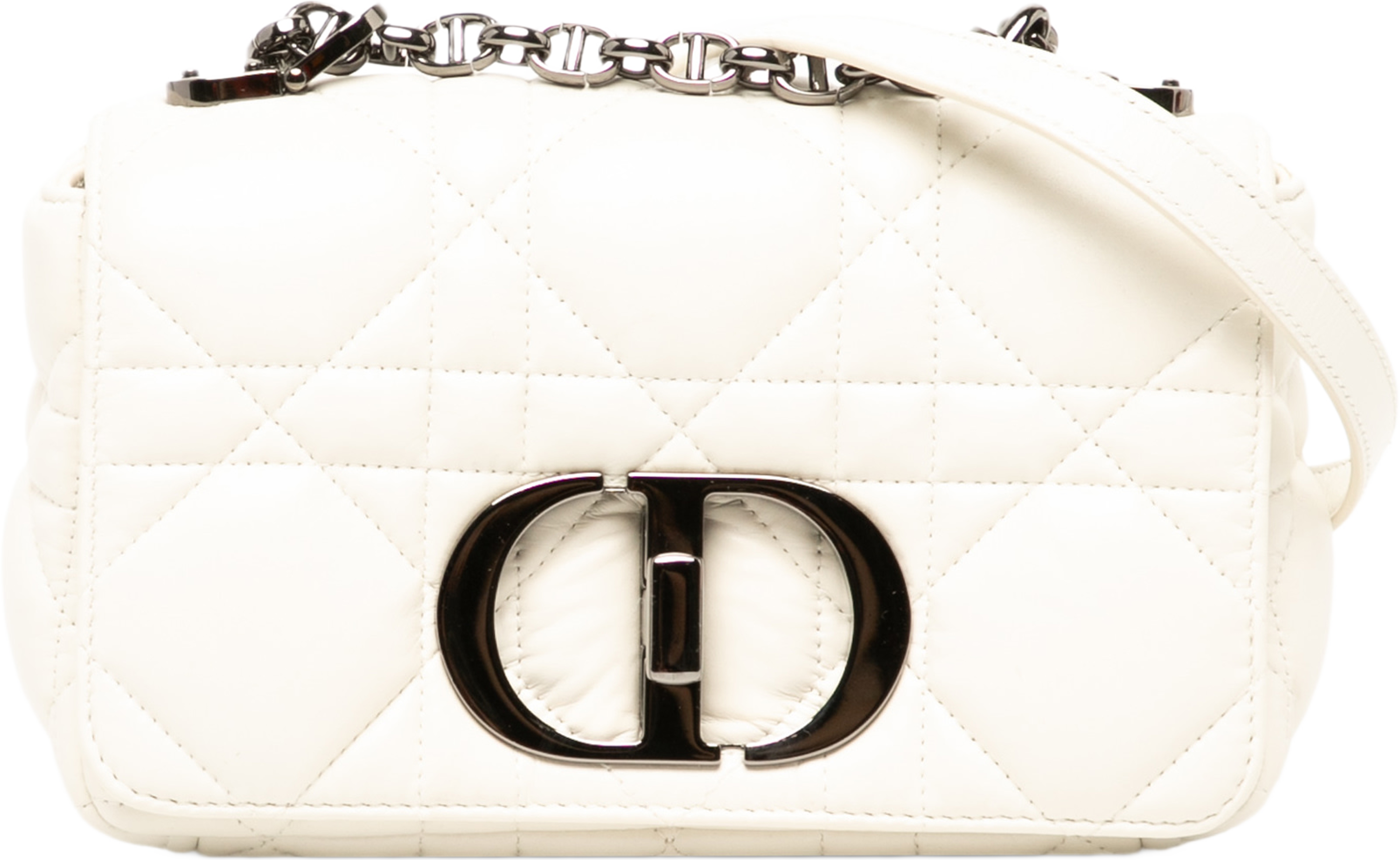 Dior Small Lambskin Macrocannage Caro Bag, från Luxclusif, i färgen vit. Klicka för att öppna bilden i stort format