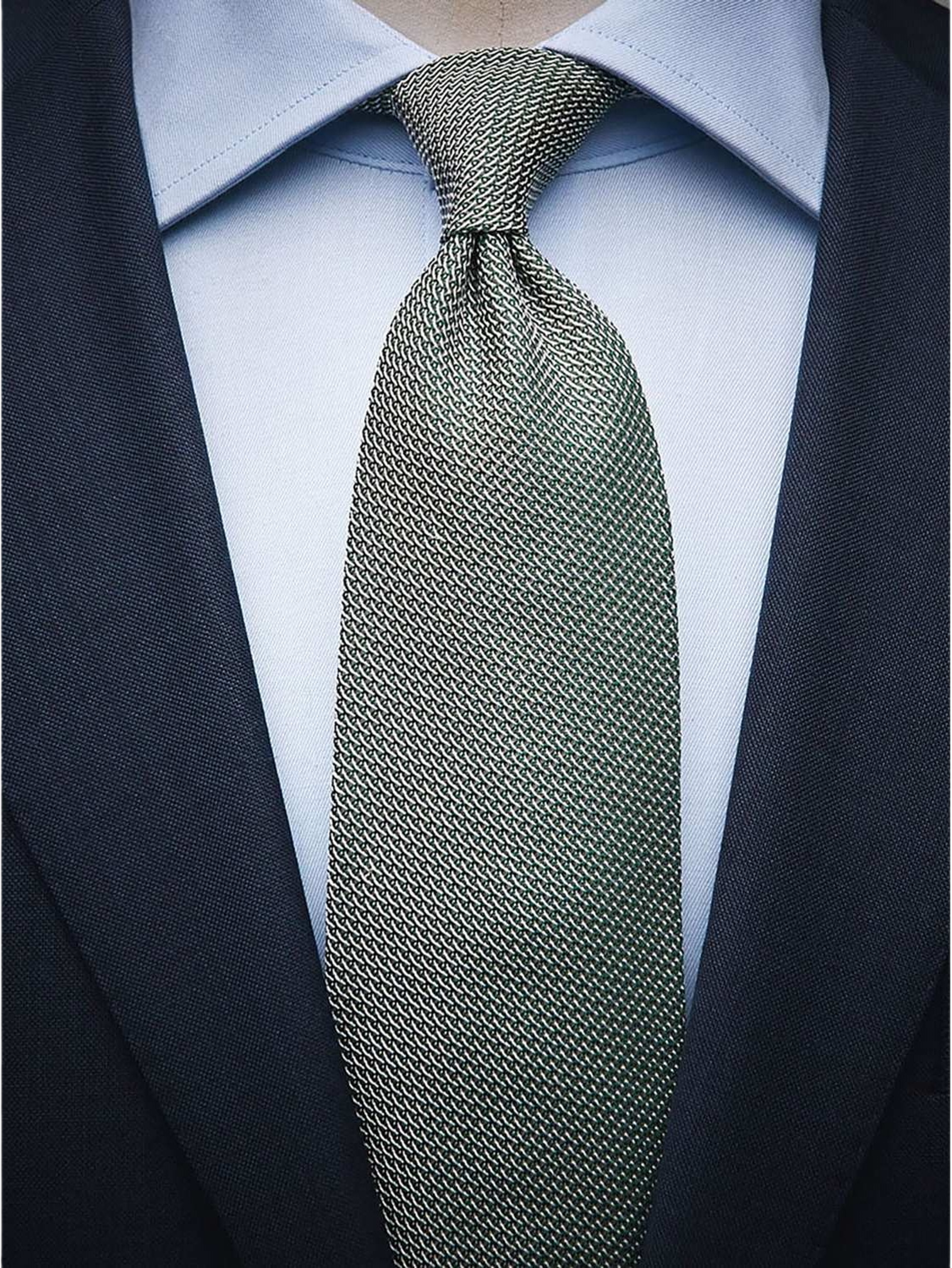 Grenadine Tie, från John Henric, i färgen ljusgrön. Klicka för att öppna bilden i stort format