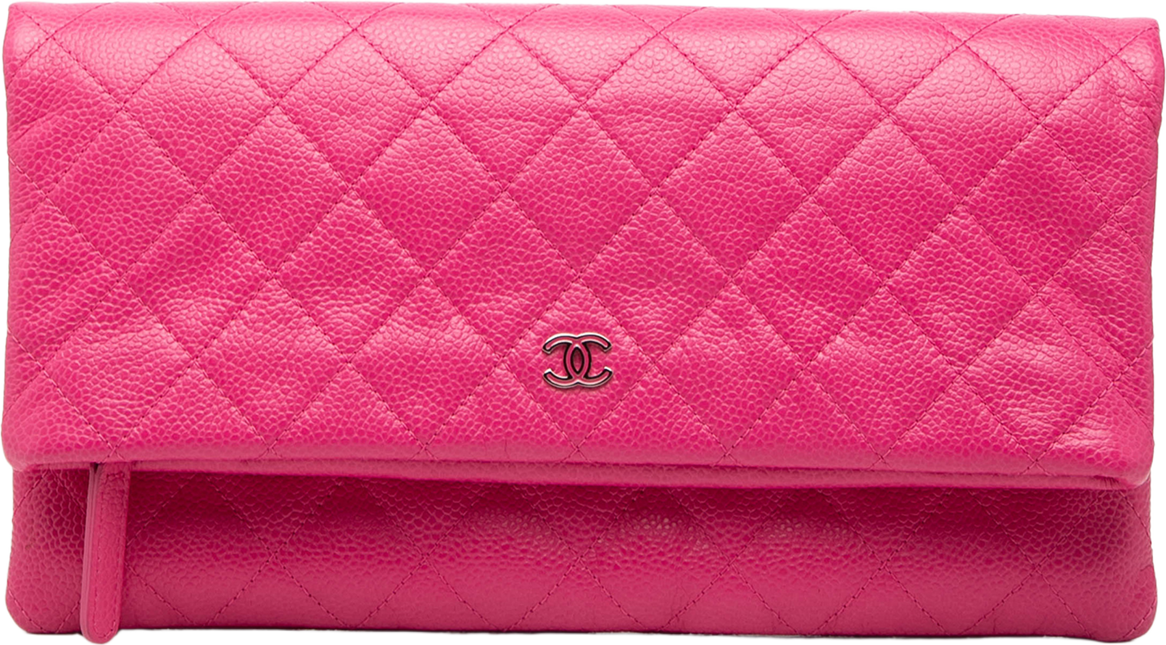 Chanel Quilted Caviar Cc Beauty Foldover Clutch, från Luxclusif, i färgen hot pink. Klicka för att öppna bilden i stort format