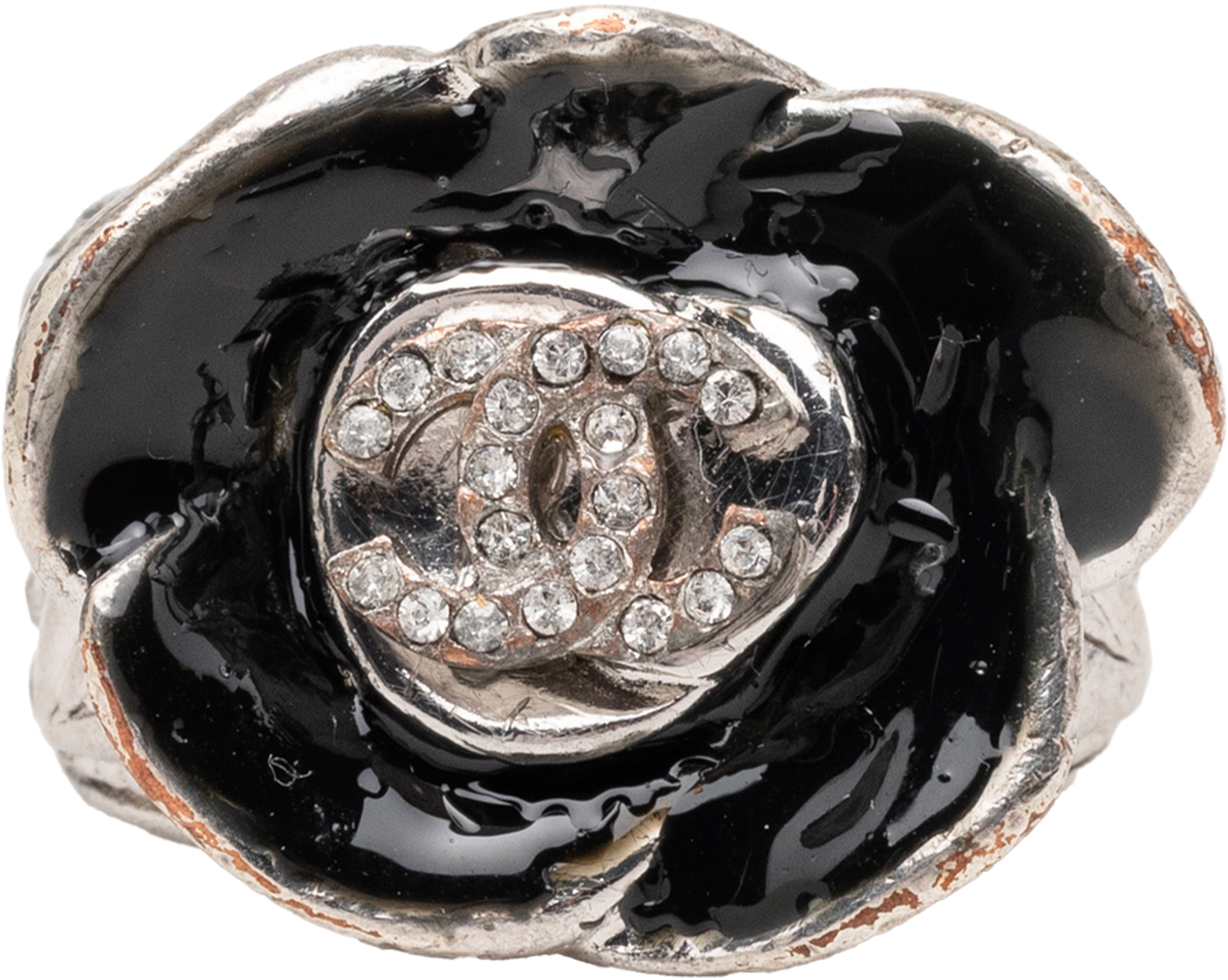 Chanel Cc Brass And Strass Enamel Camellia Ring, från Luxclusif, i färgen black. Klicka för att öppna bilden i stort format