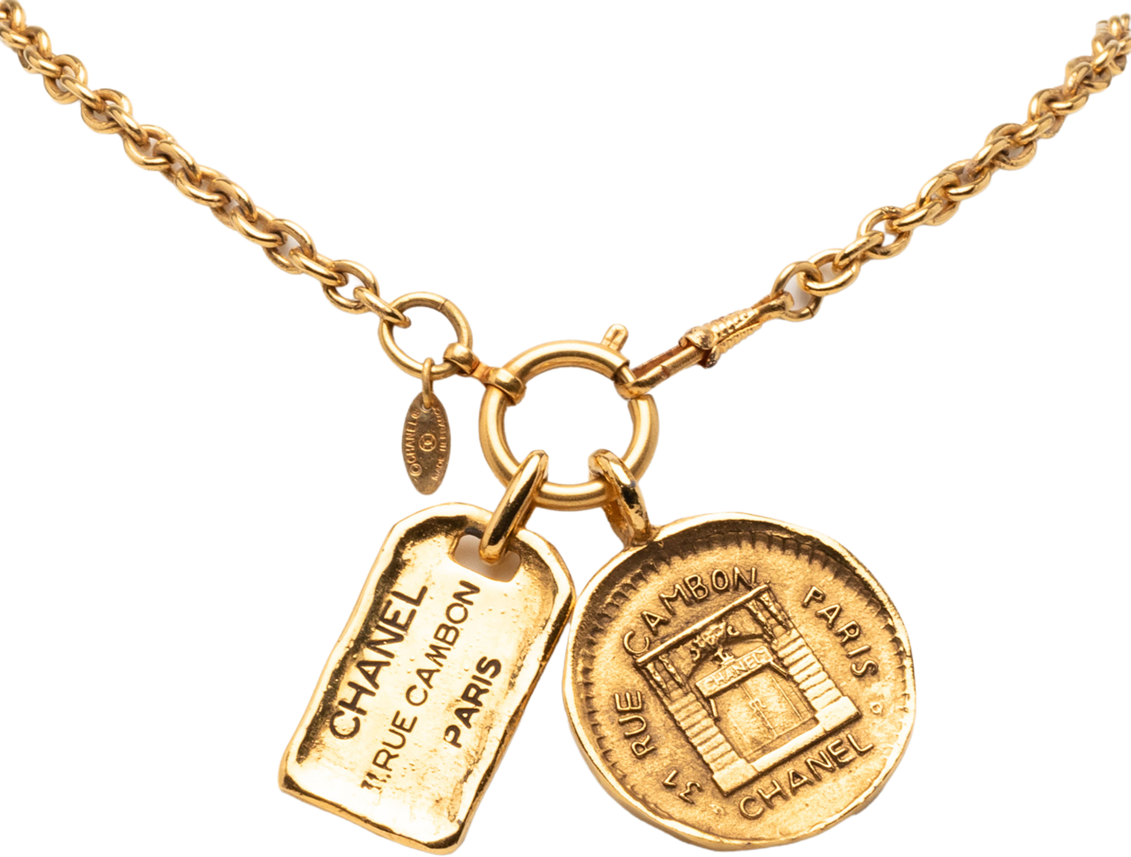Chanel Gold Plated 31 Rue Cambon Pendant Necklace, från Luxclusif, i färgen gold. Klicka för att öppna bilden i stort format