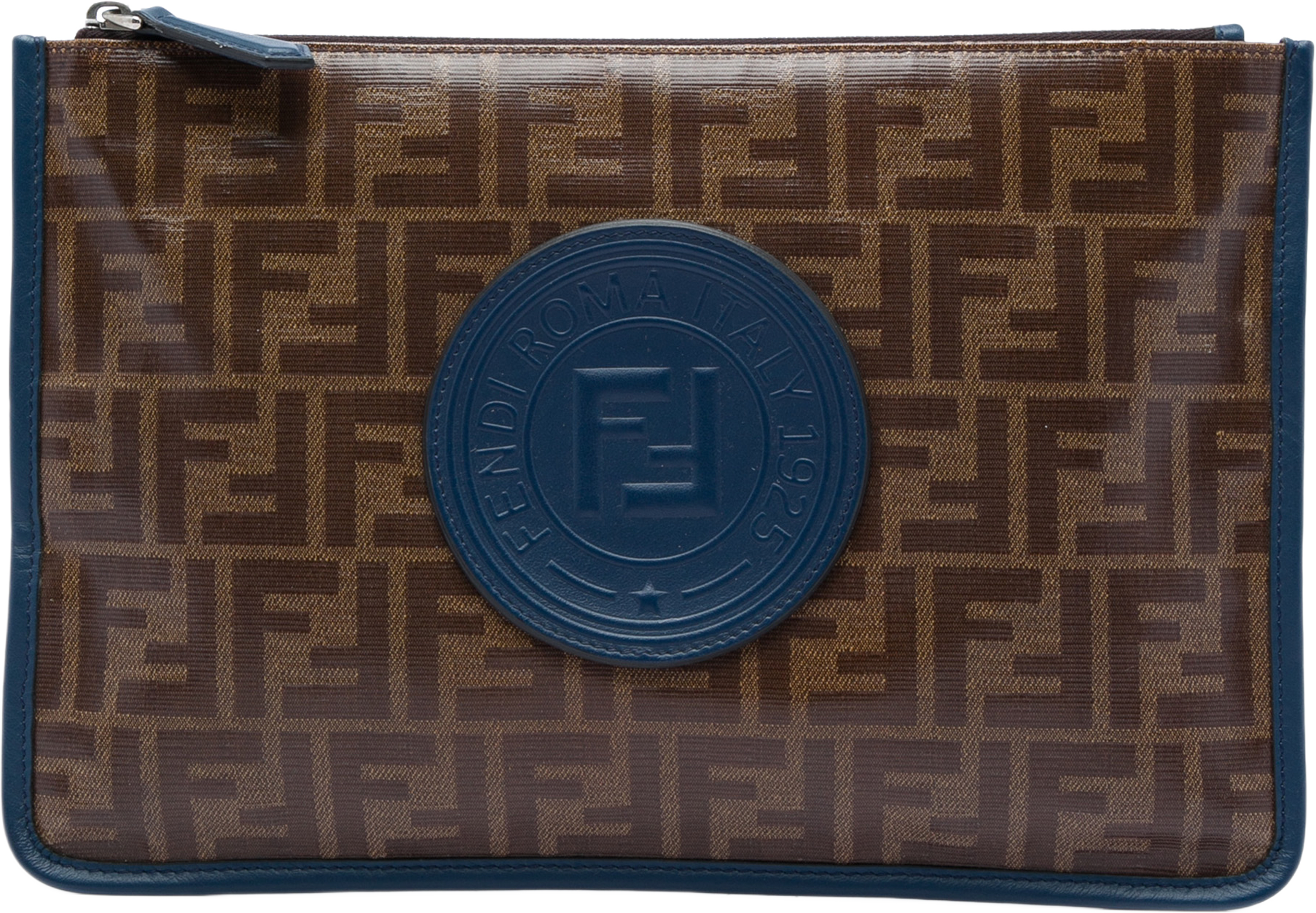 Fendi Zucca Coated Canvas Clutch, från Luxclusif, i färgen blå. Klicka för att öppna bilden i stort format