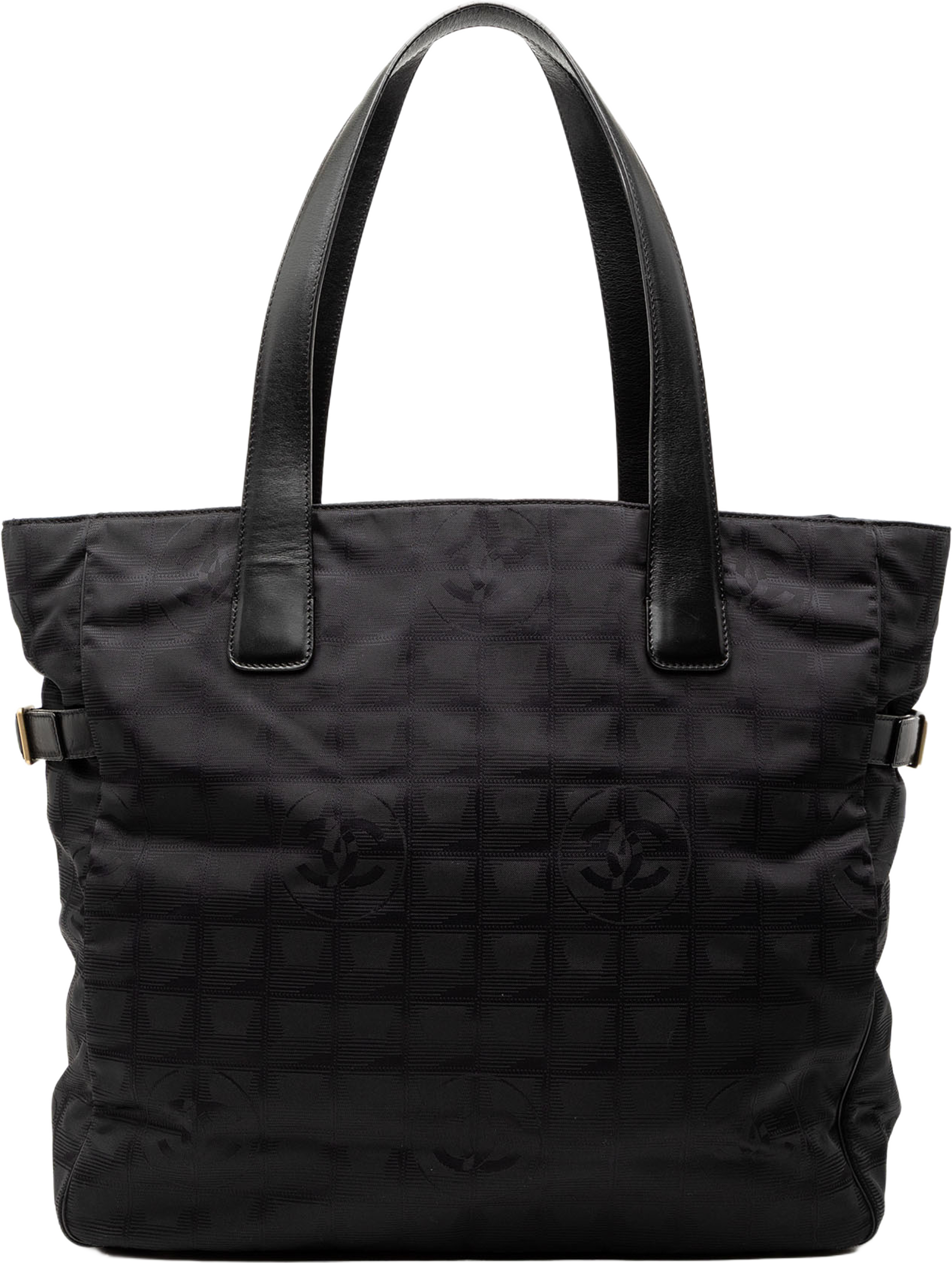 Chanel New Travel Line Nylon Tote, från Luxclusif, i färgen black. Klicka för att öppna bilden i stort format