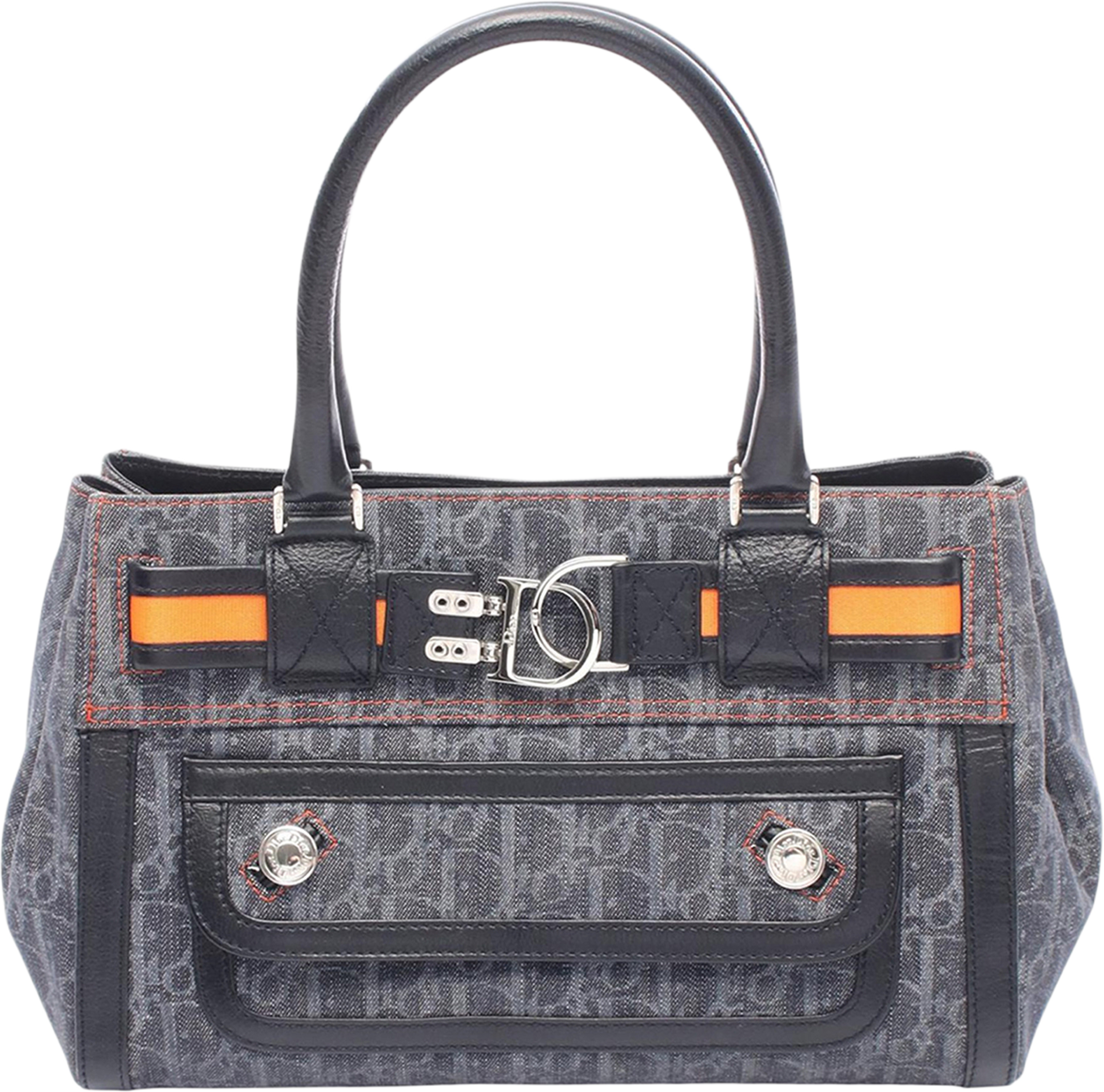Dior Diorissimo Trotter Denim Flight Handle Bag, från Luxclusif, i färgen blå. Klicka för att öppna bilden i stort format