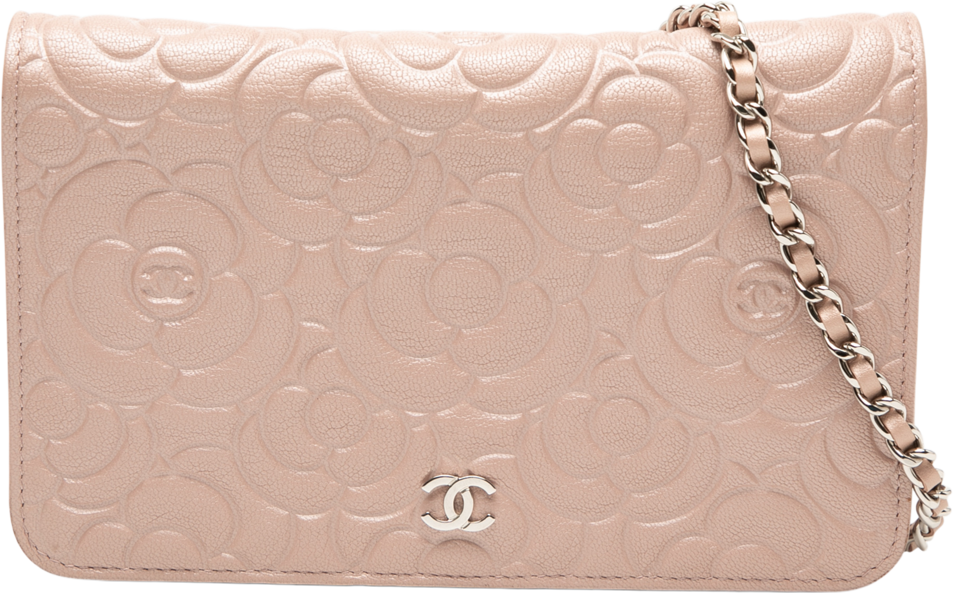 Chanel Cc Embossed Lambskin Camellia Wallet On Chain, från Luxclusif, i färgen pink. Klicka för att öppna bilden i stort format