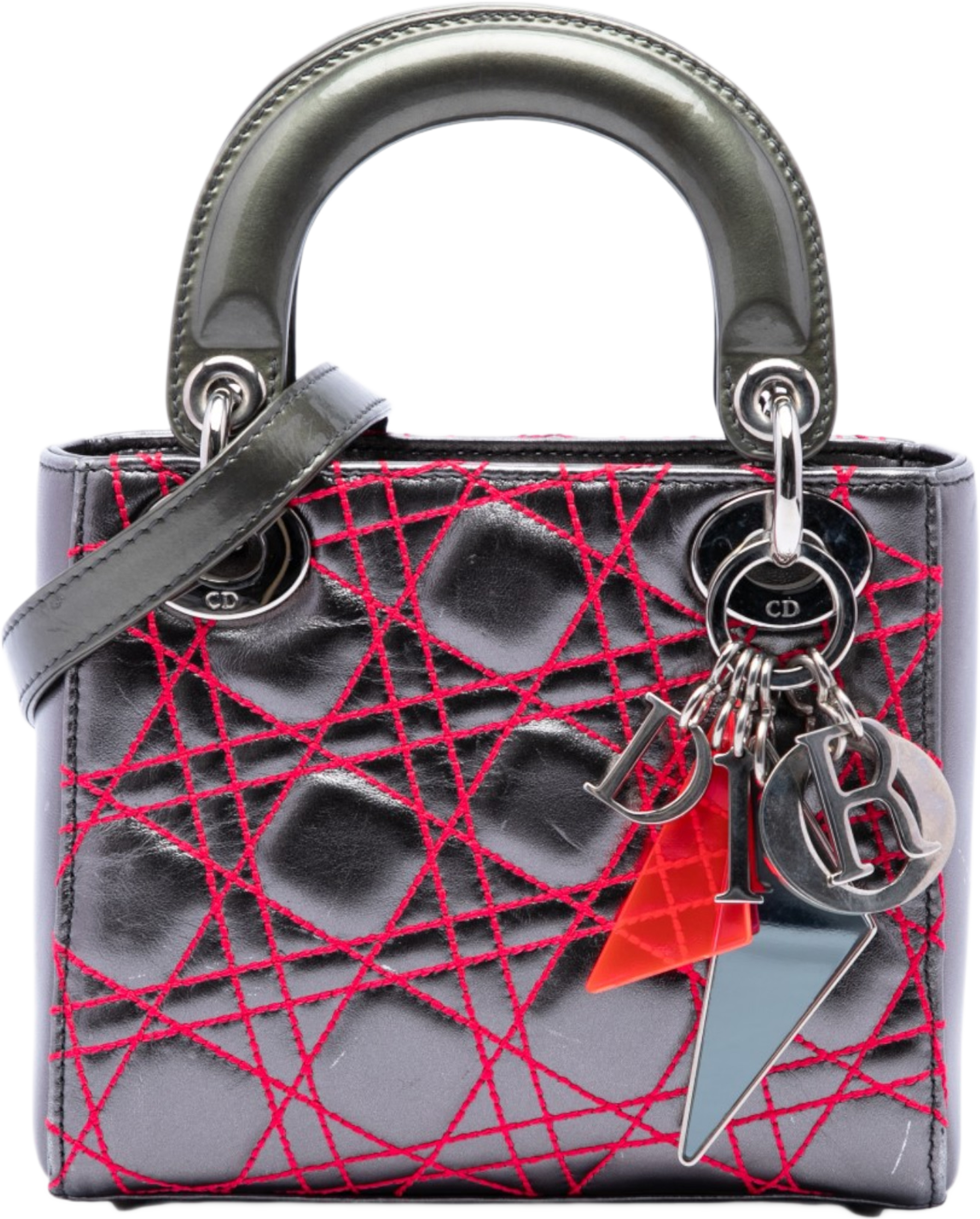 Dior Anselm Reyle Mini Metallic Lambskin Cannage Lady Dior, från Luxclusif, i färgen grå. Klicka för att öppna bilden i stort format