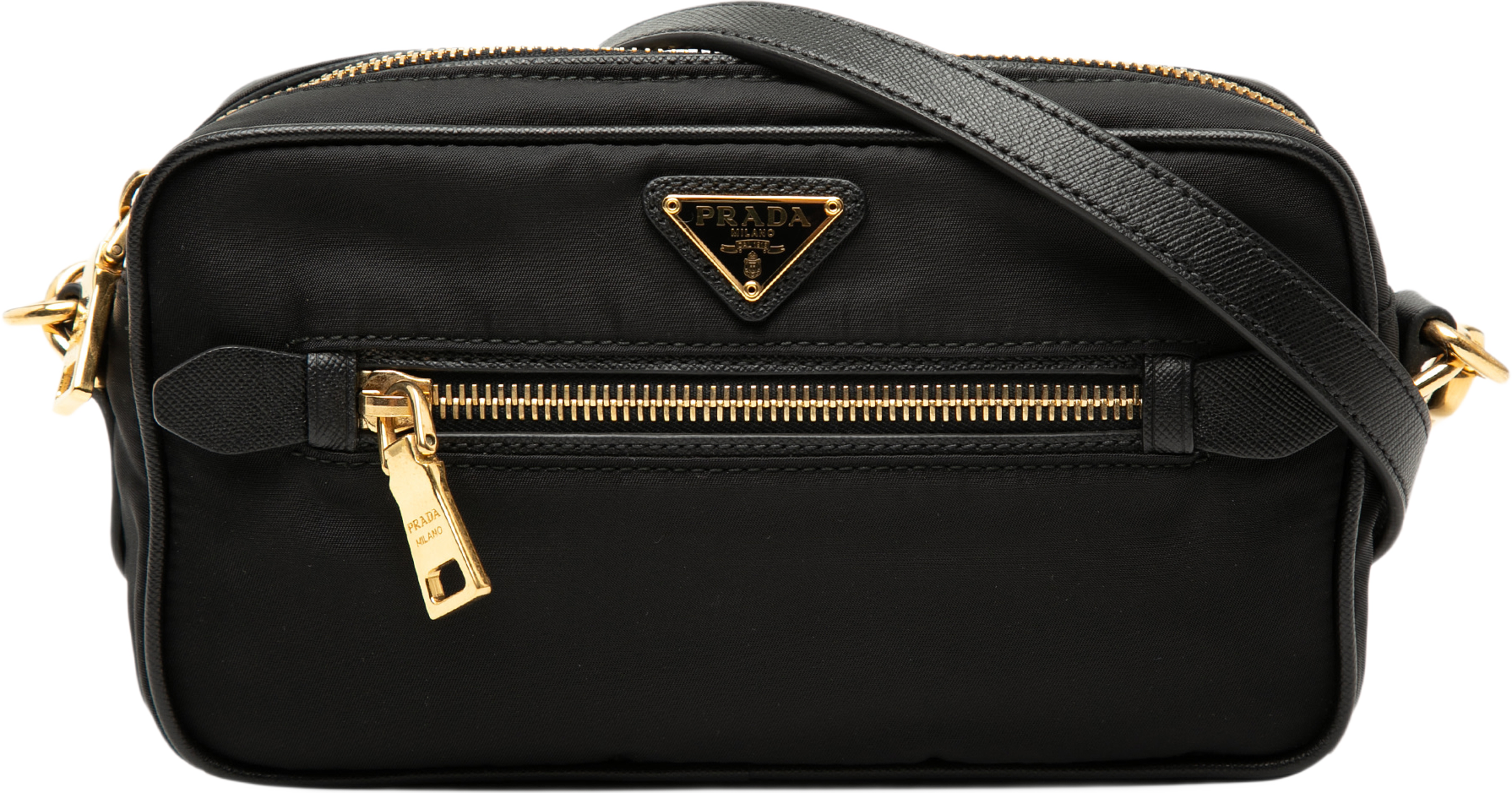 Prada Small Tessuto Front Pocket Camera Bag, från Luxclusif, i färgen black. Klicka för att öppna bilden i stort format