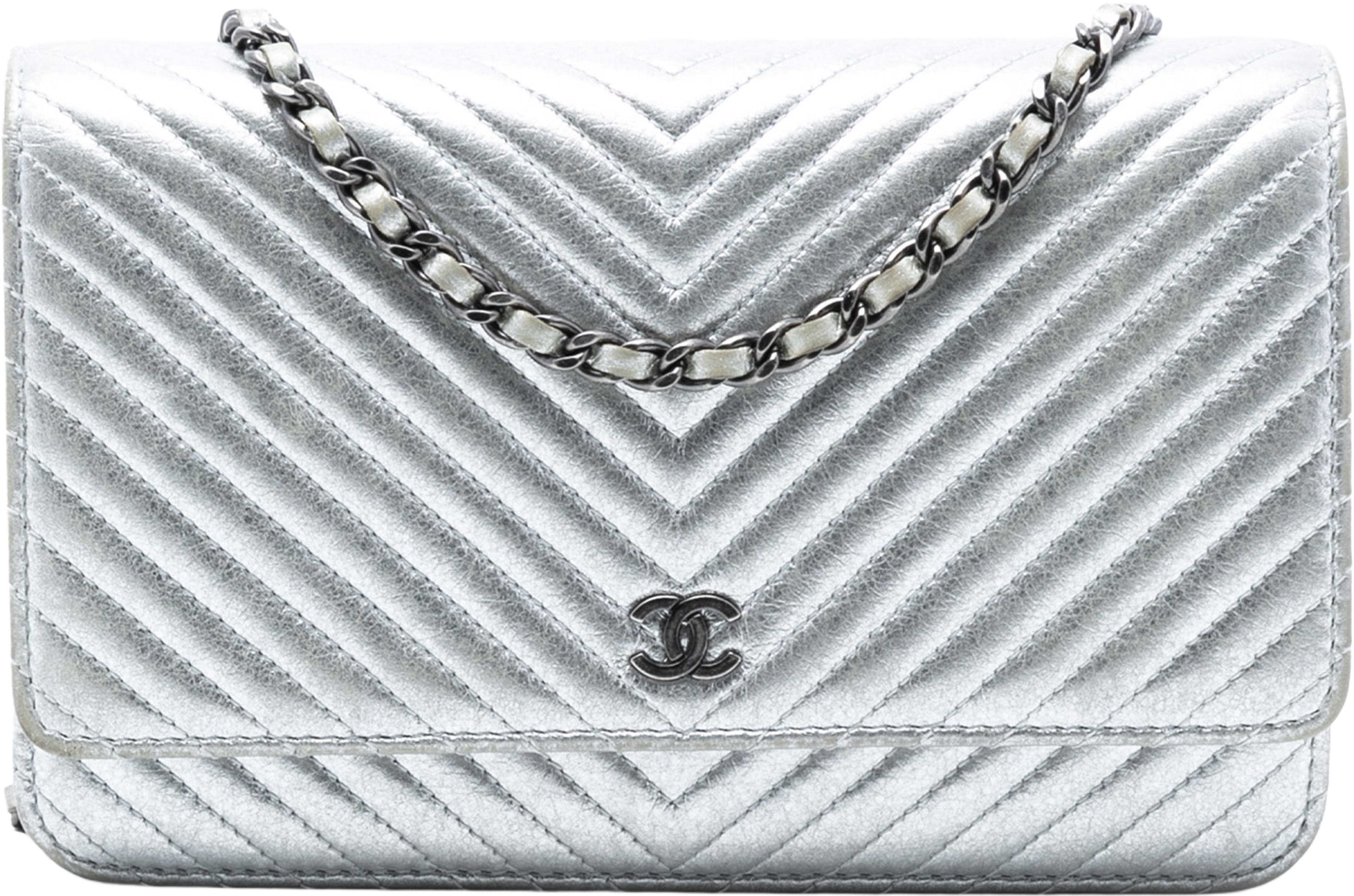 Chanel Cc Chevron Metallic Lambskin Wallet On Chain, från Luxclusif, i färgen silver. Klicka för att öppna bilden i stort format