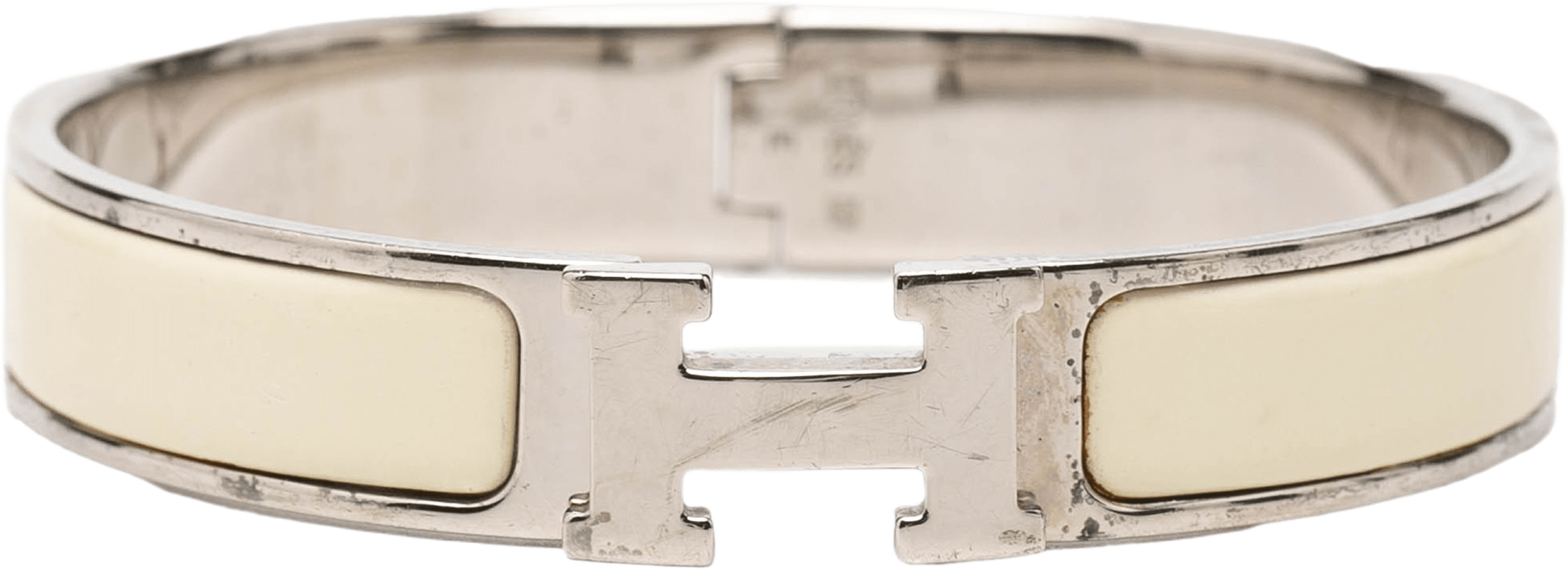Hermès Narrow Enamel Clic H Bracelet Pm, från Luxclusif, i färgen ivory. Klicka för att öppna bilden i stort format