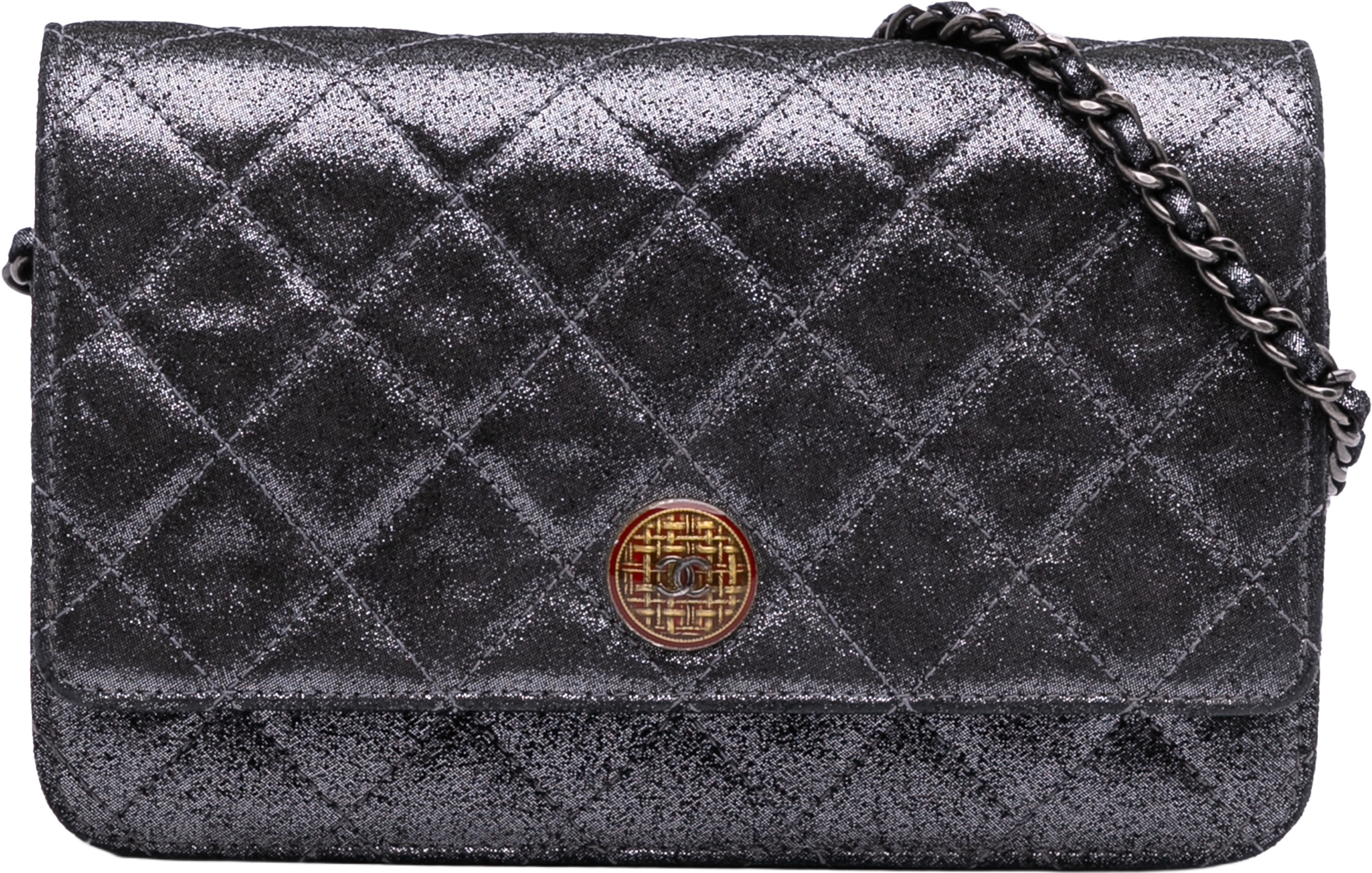 Chanel Quilted Iridescent Lambskin Tartan Button Wallet On Chain, från Luxclusif, i färgen silver. Klicka för att öppna bilden i stort format