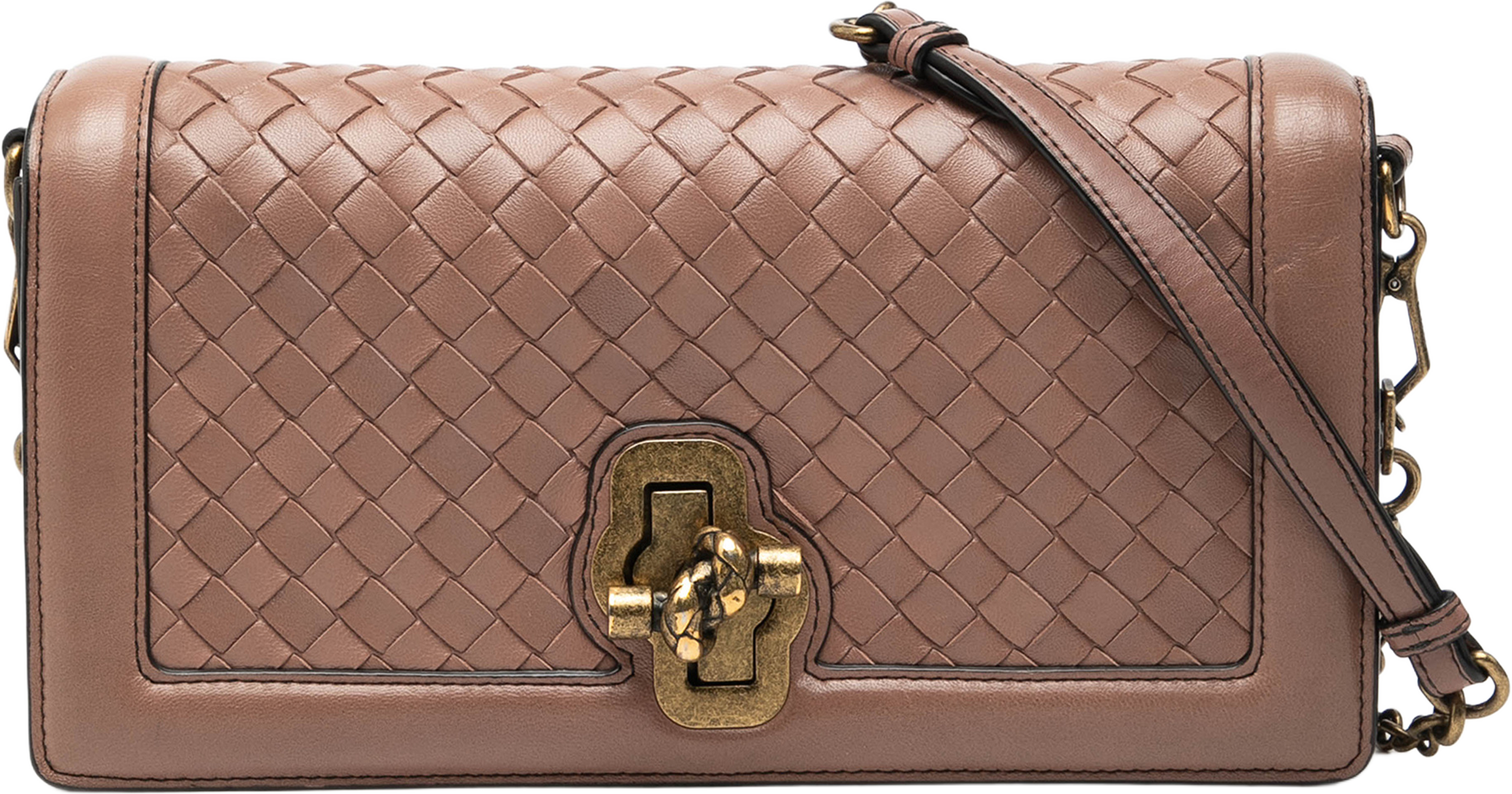 Bottega Veneta Nappa Intrecciato Olimpia Knot Crossbody, från Luxclusif, i färgen nude. Klicka för att öppna bilden i stort format