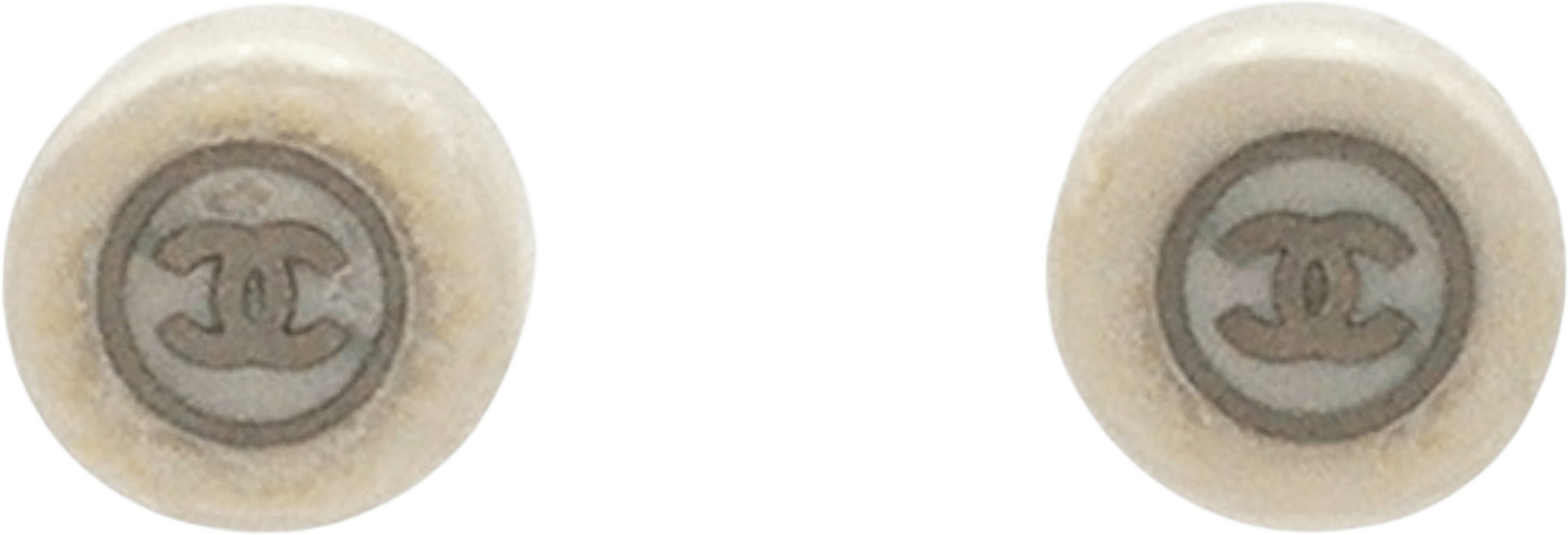 Chanel Resin And Silver Plated Cc Round Push Back Earrings, från Luxclusif, i färgen ivory. Klicka för att öppna bilden i stort format