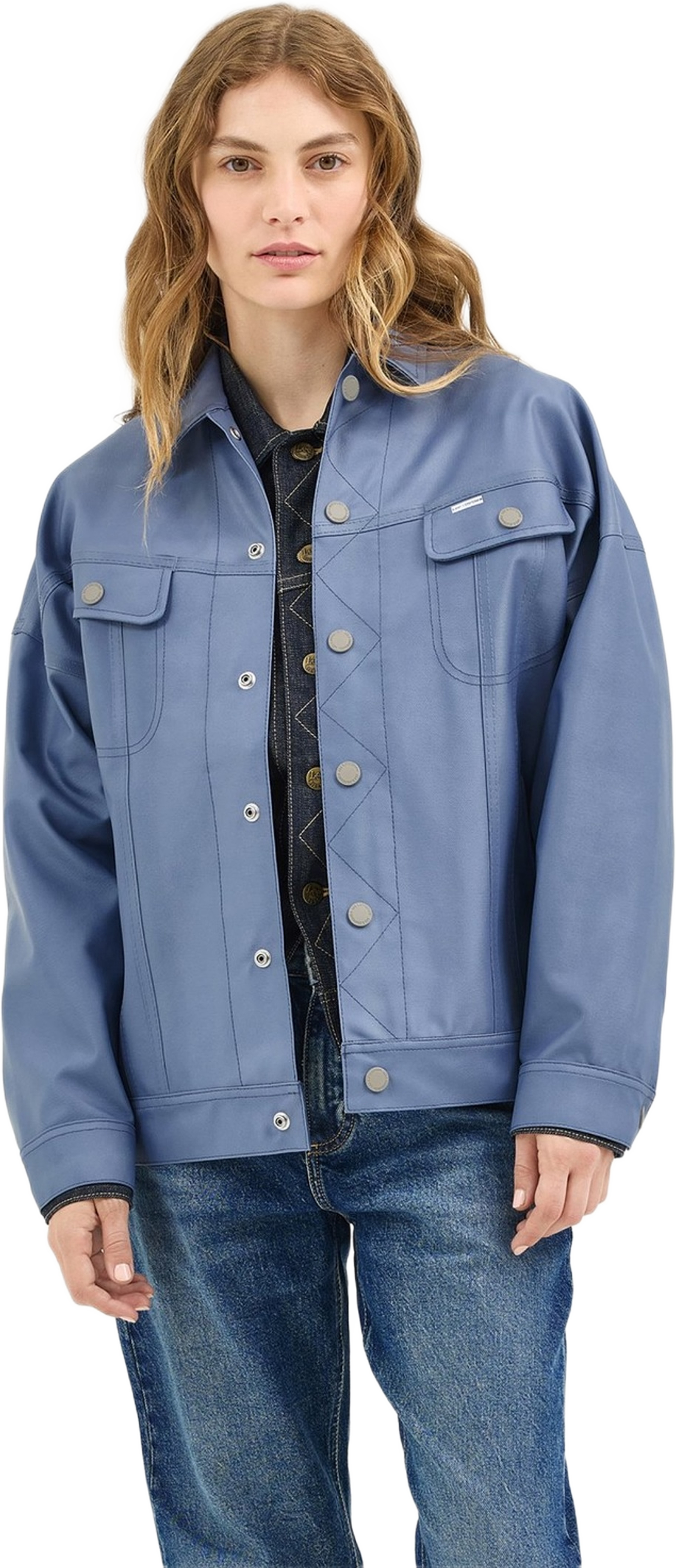 Women’s Lee® X Stutterheim Storm Rider™ Jacket, från Stutterheim, i färgen ash blue. Klicka för att öppna bilden i stort format