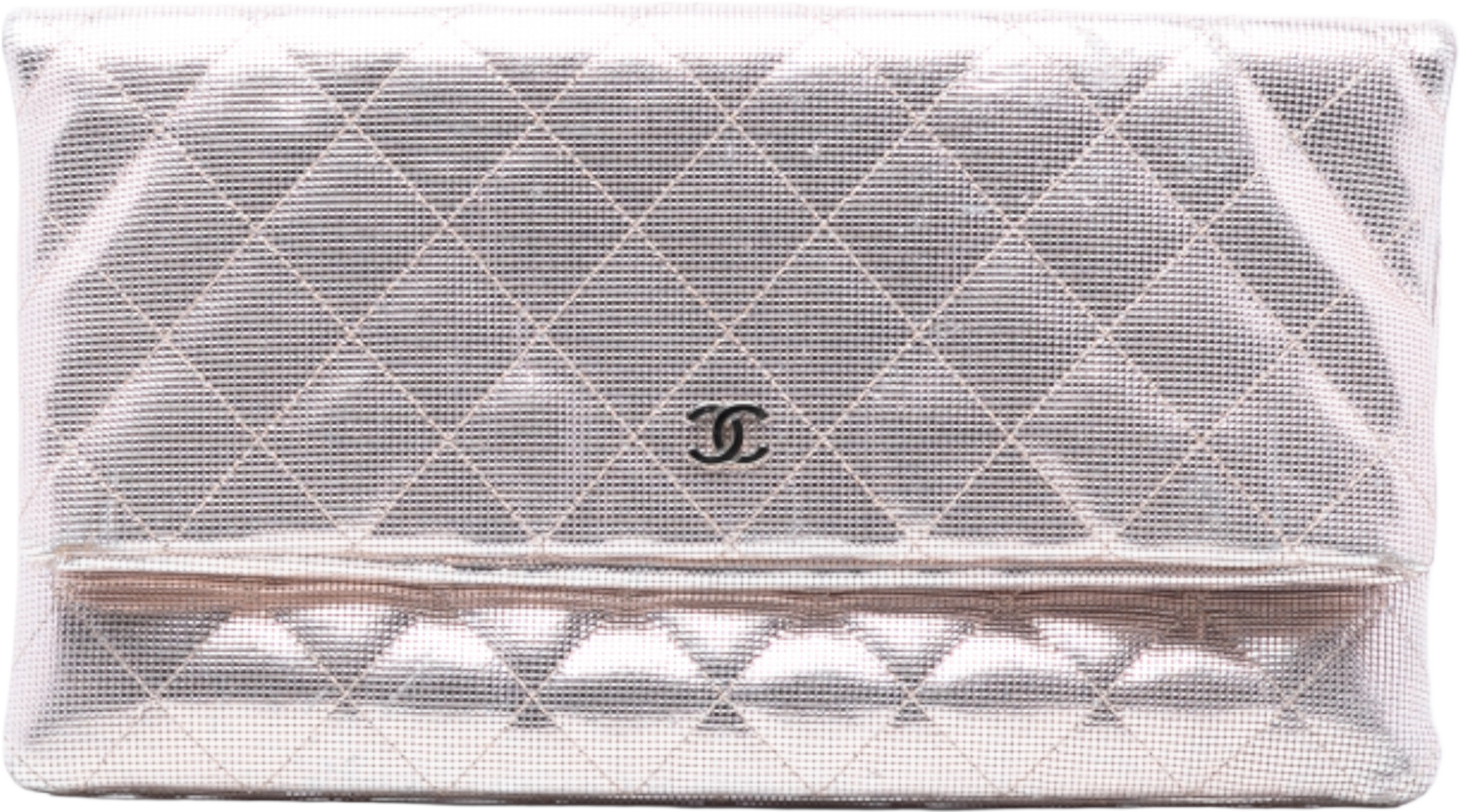 Chanel Quilted Calfskin Pixel Effect Beauty Foldover Clutch, från Luxclusif, i färgen light pink. Klicka för att öppna bilden i stort format