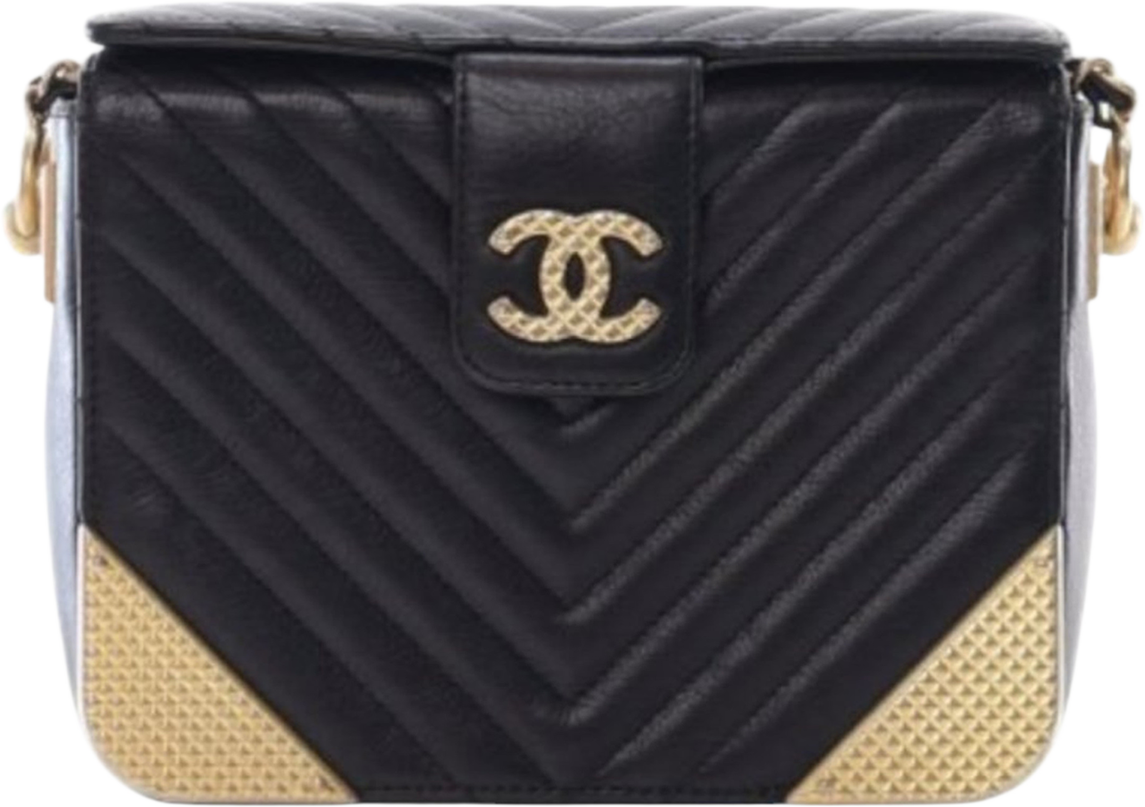Chanel Cc Chevron Calfskin Rock The Corners Minaudiere Bag, från Luxclusif, i färgen black. Klicka för att öppna bilden i stort format