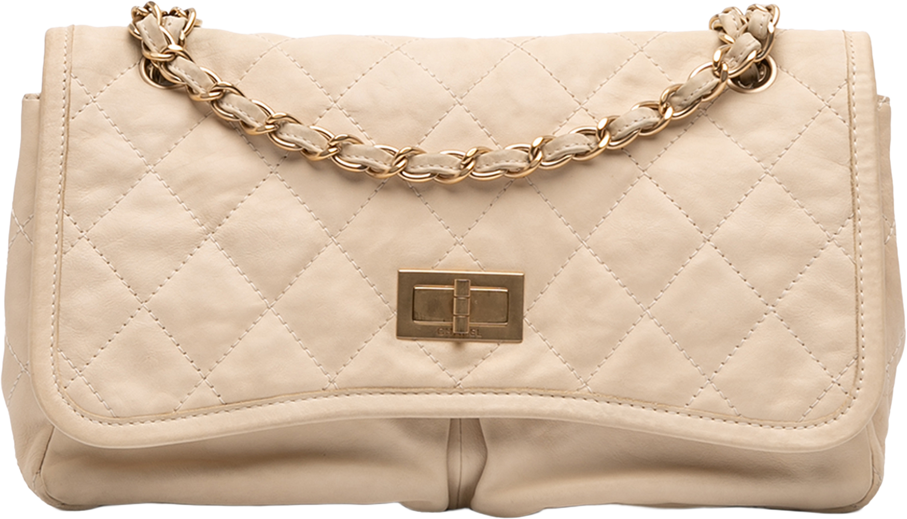 Chanel Medium Quilted Lambskin Reissue 2.55 Natural Beauty Split Pocket Flap, från Luxclusif, i färgen beige. Klicka för att öppna bilden i stort format