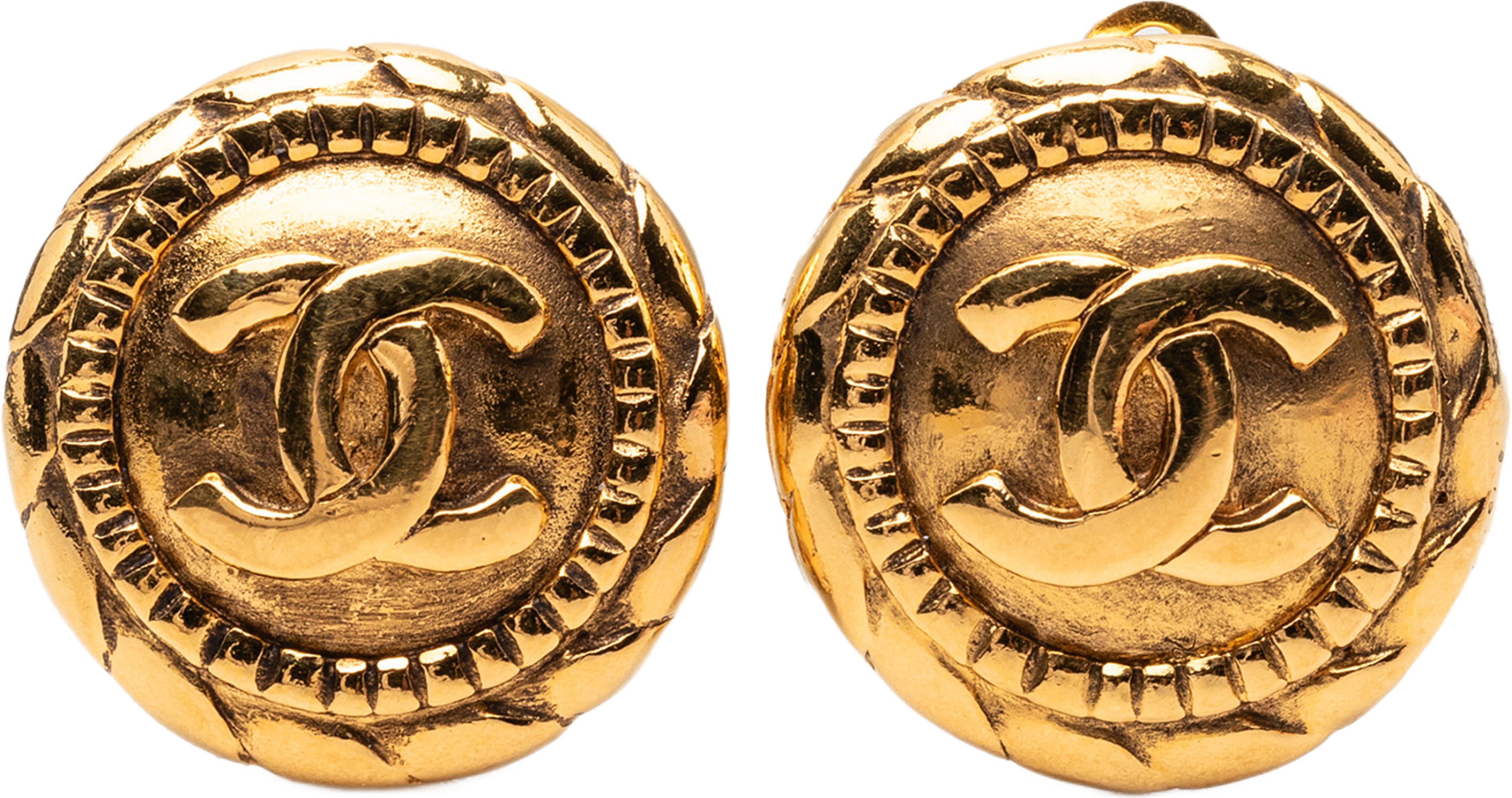 Chanel Cc Gold Plated Round Clip On Earrings, från Luxclusif, i färgen gold. Klicka för att öppna bilden i stort format