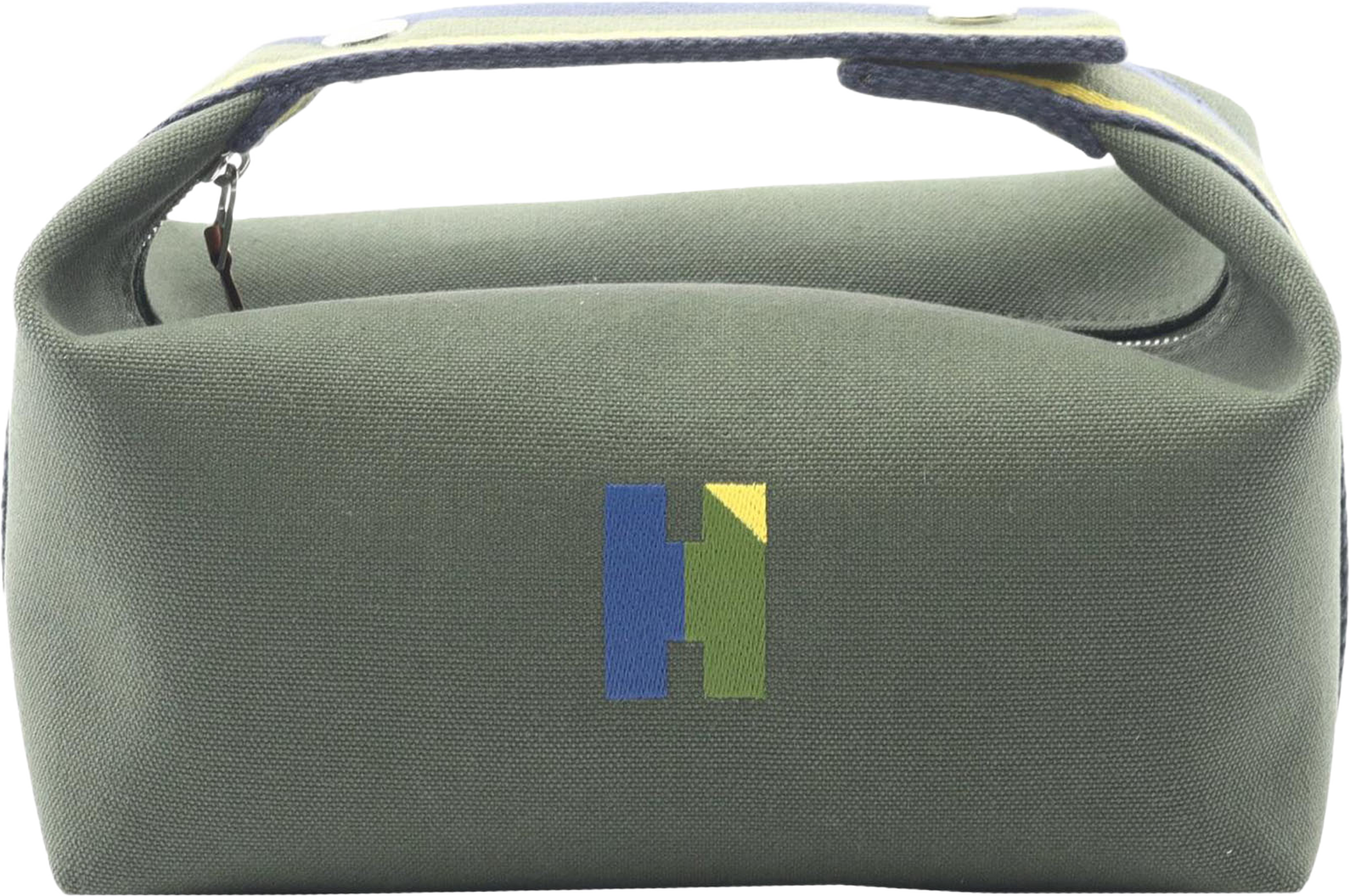 Hermès Small Toile Bride A Brac H Pavillon Case, från Luxclusif, i färgen olive green. Klicka för att öppna bilden i stort format