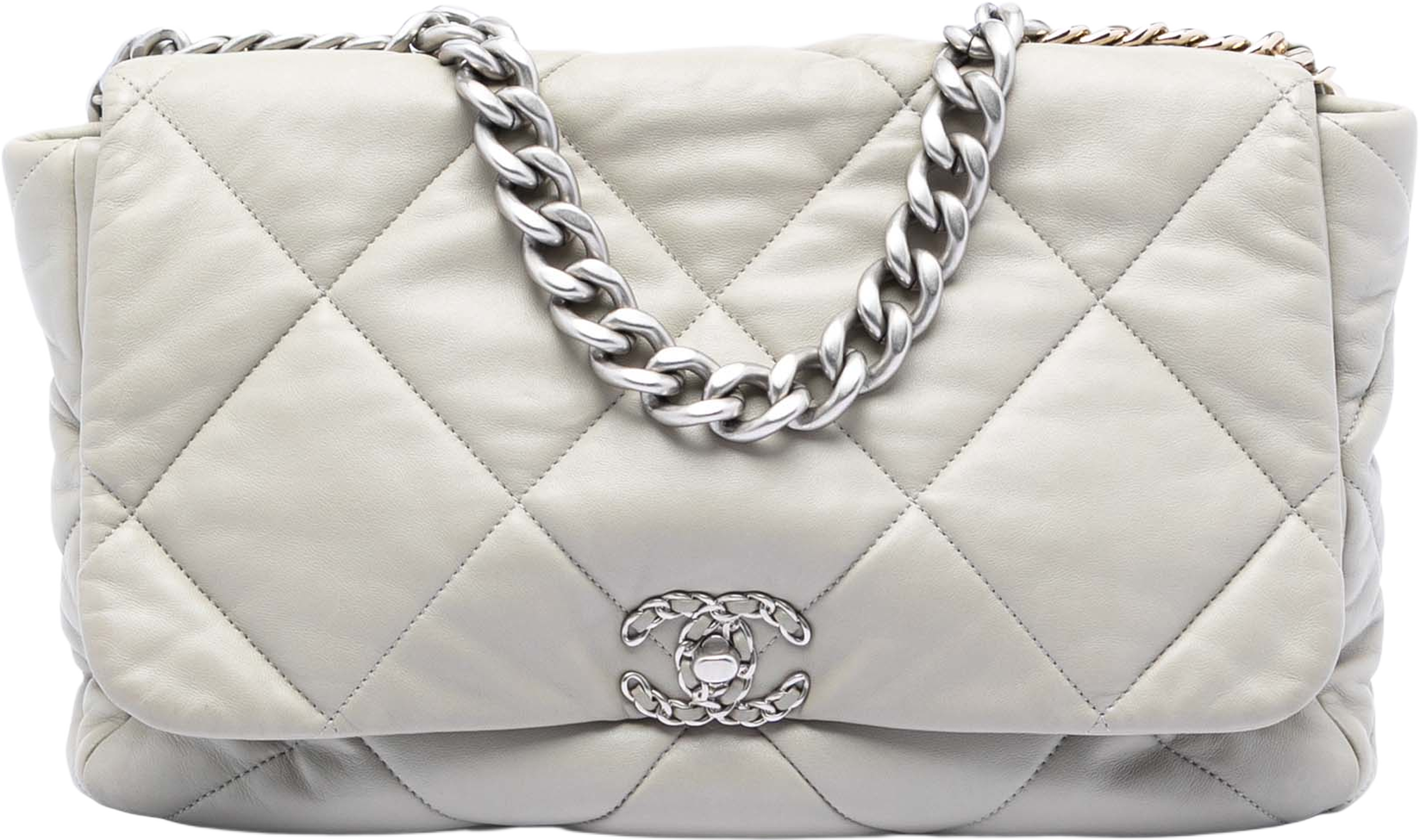 Chanel Maxi Lambskin 19 Flap, från Luxclusif, i färgen light gray. Klicka för att öppna bilden i stort format