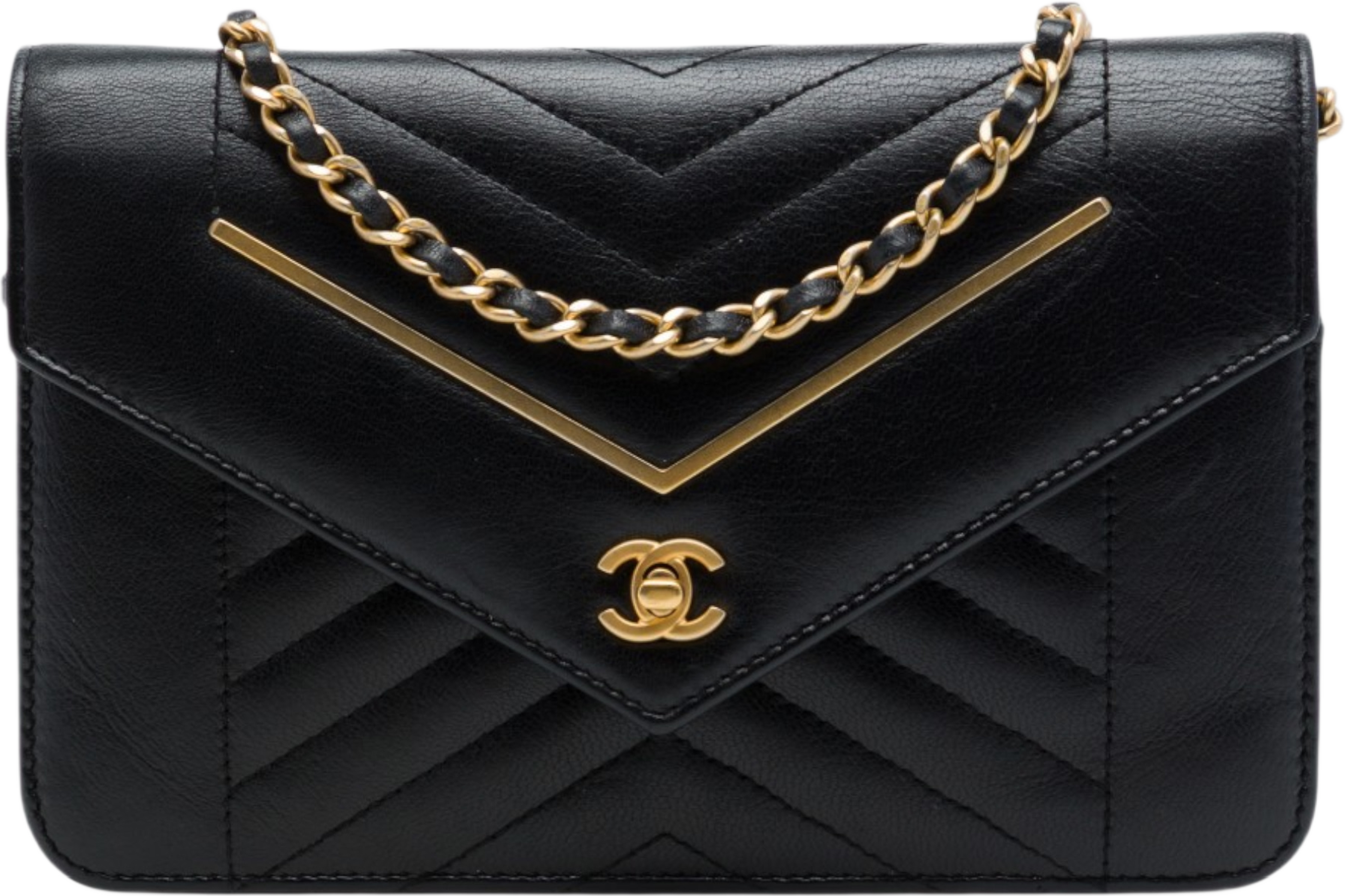 Chanel Reversed Chevron Lambskin Wallet On Chain, från Luxclusif, i färgen svart. Klicka för att öppna bilden i stort format