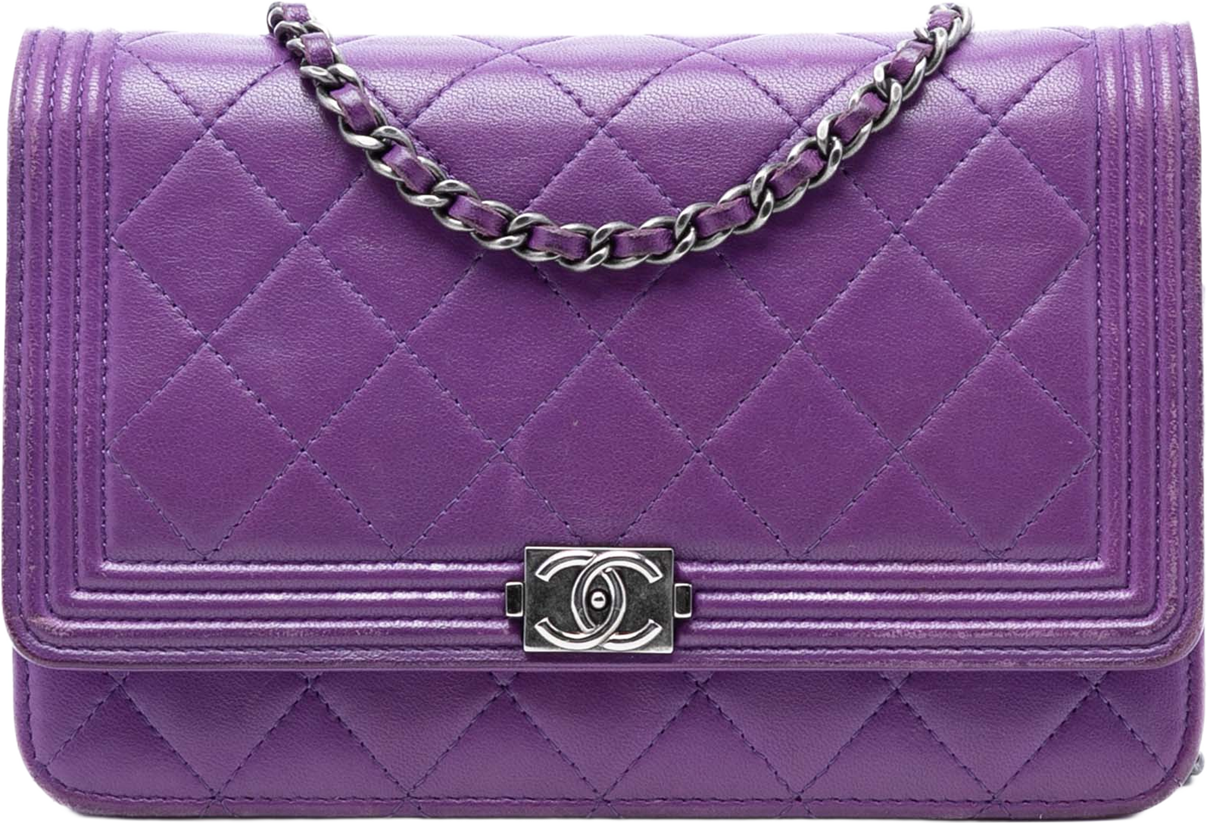 Chanel Quilted Lambskin Boy Wallet On Chain, från Luxclusif, i färgen dark purple. Klicka för att öppna bilden i stort format