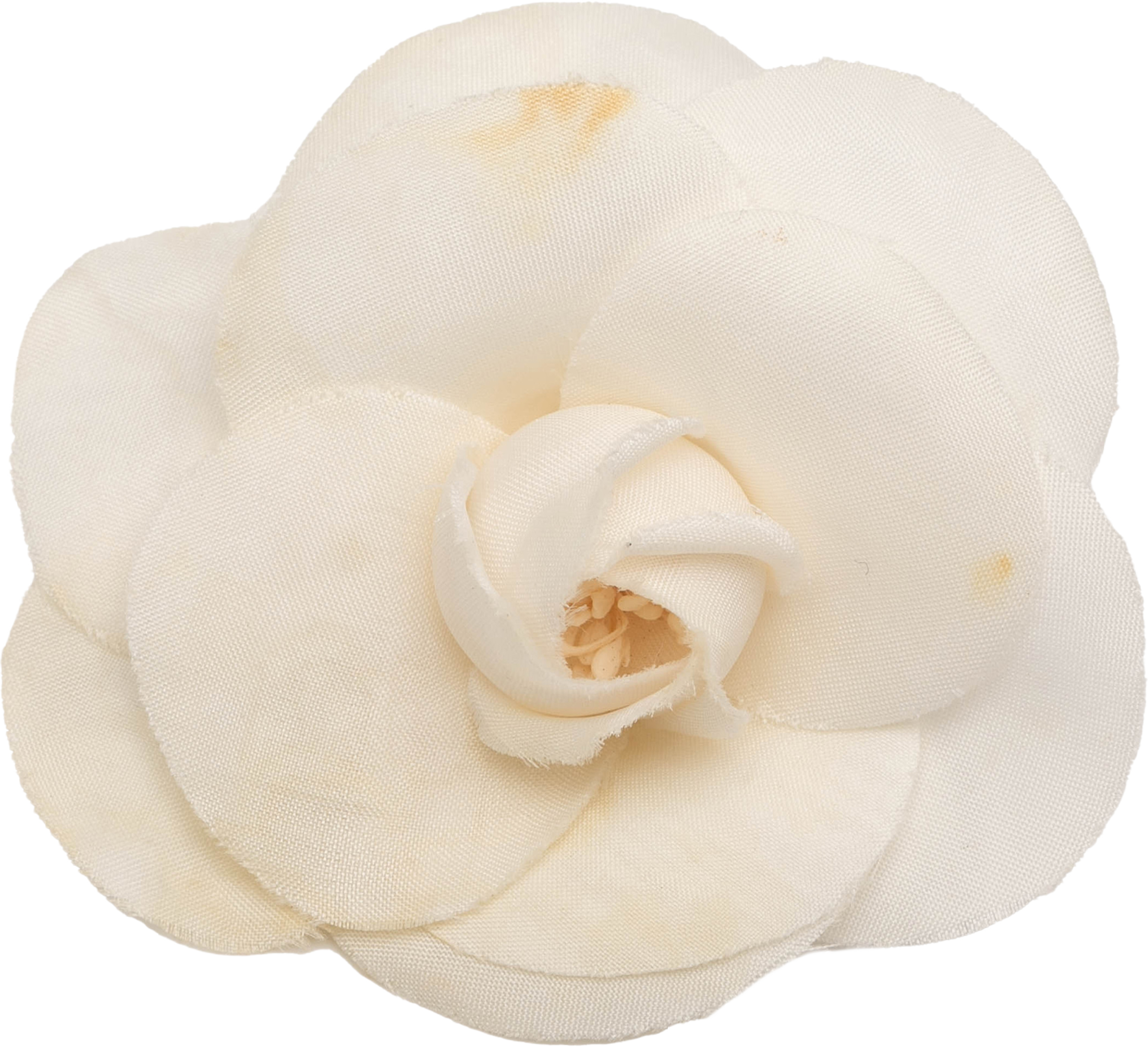 Chanel Canvas Camellia Brooch, från Luxclusif, i färgen ivory. Klicka för att öppna bilden i stort format
