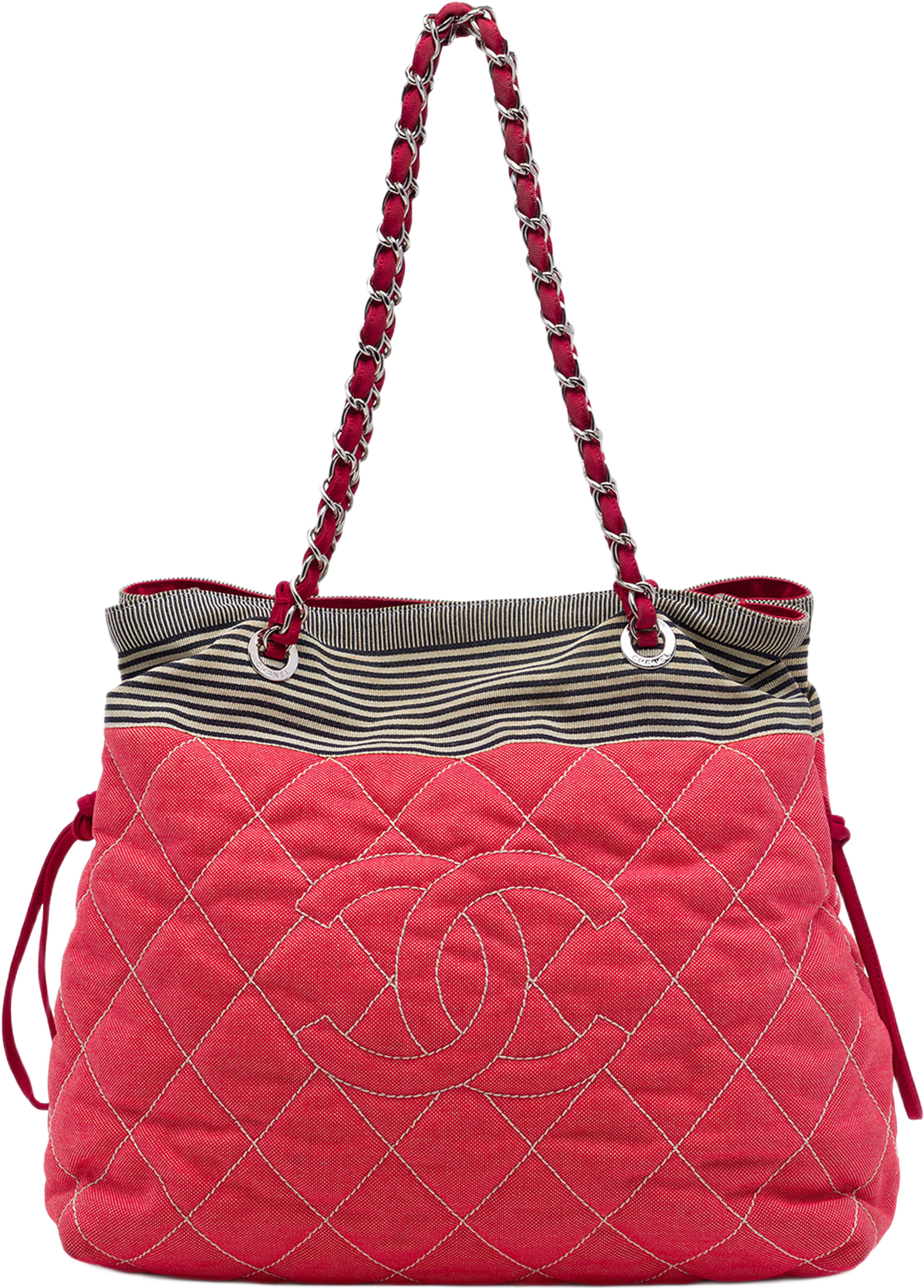 Chanel Cc Quilted Denim Grosgrain Drawstring Tote, från Luxclusif, i färgen röd. Klicka för att öppna bilden i stort format